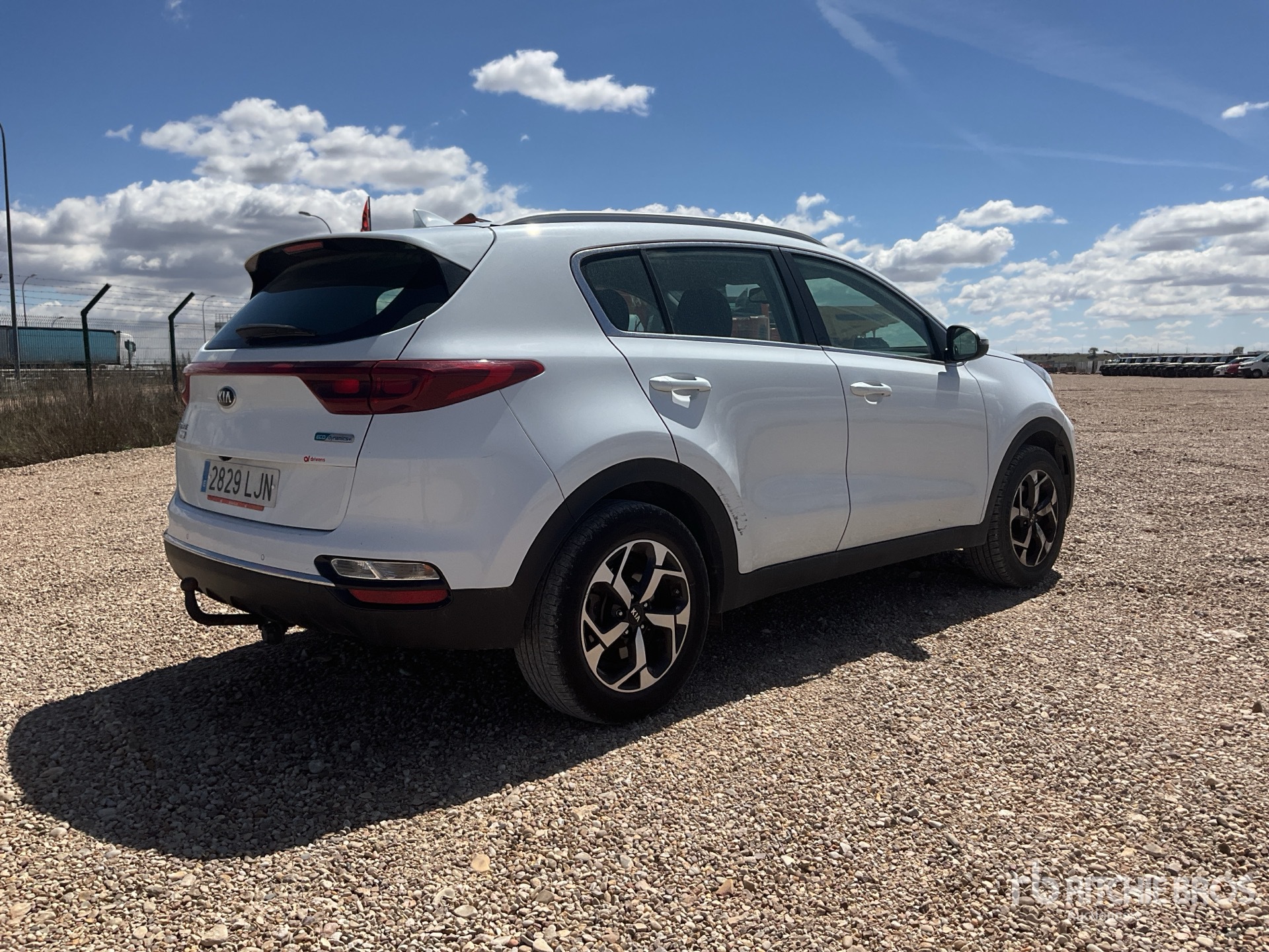 General Appearance with Foto, angolo anteriore sinistro