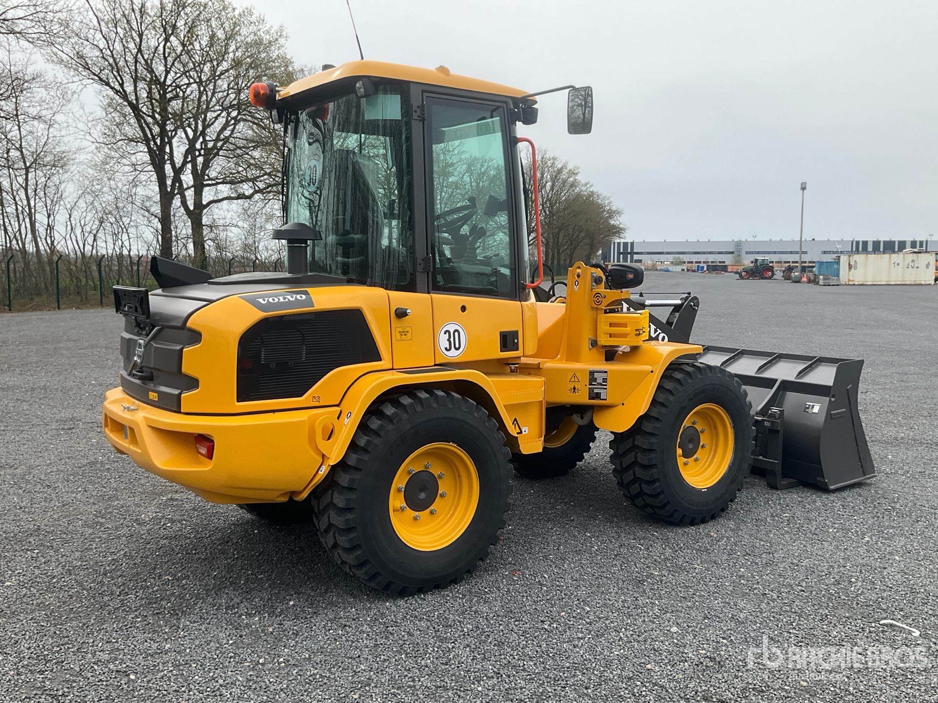 Aspect général with Image, coin arrière droit