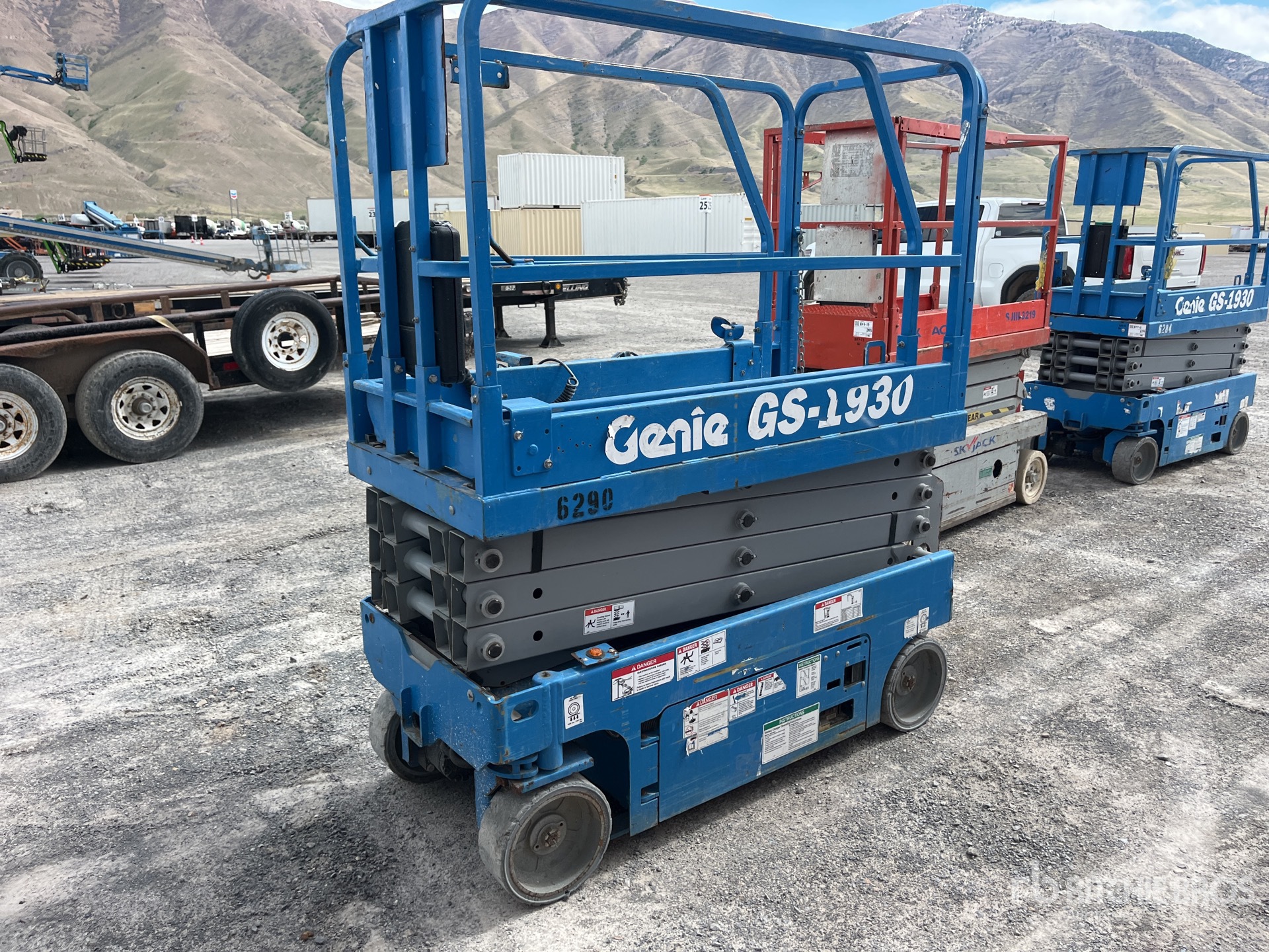 General Appearance with Picture, Left Rear Corner