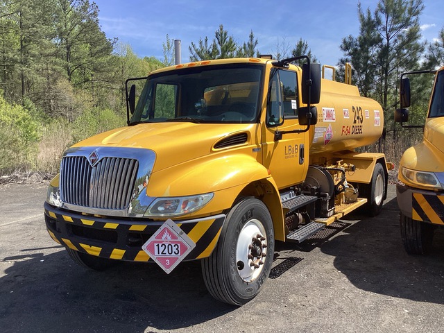 2006 International 4300 1000 gal 4x2 Fuel Truck