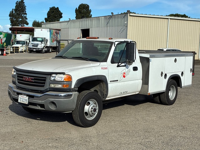 2005 GMC Sierrra C3500 4x2 Utility Truck 2005 GMC Sierrra C3500 4x2 Utility Truck