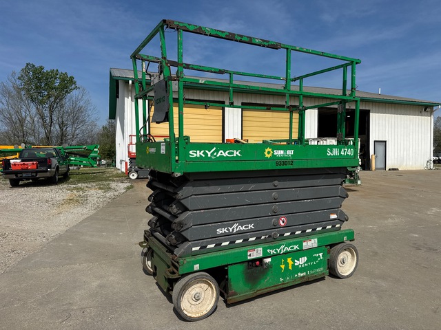 2016 Skyjack SJIII 4740 Electric Scissor Lift