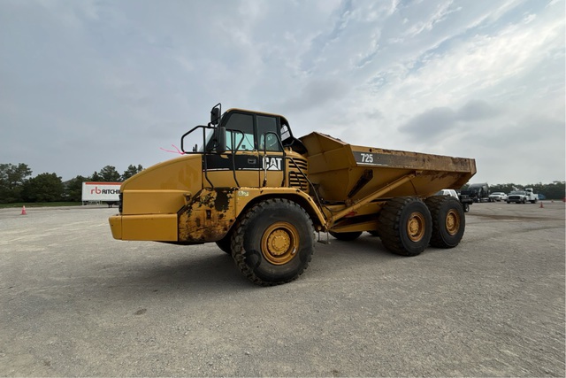 2006 Cat 725 Articulated Dump Truck