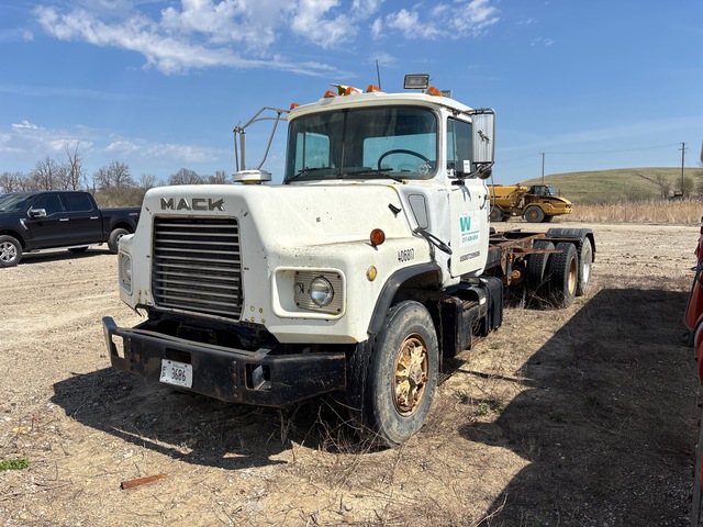 1992 Mack DM690S 6x4 Cab and Chassis