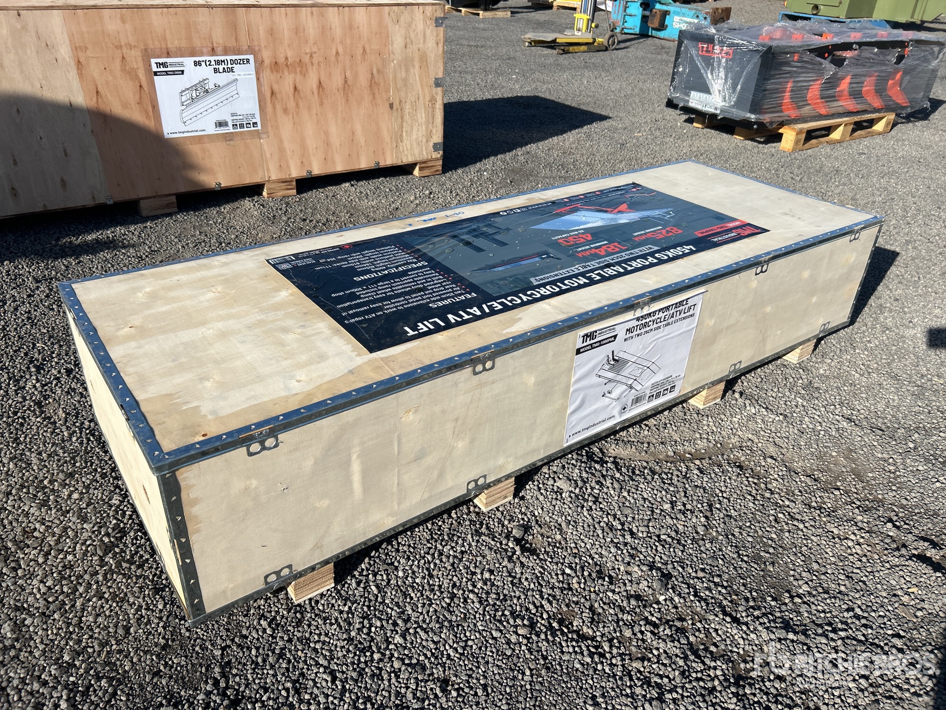 General Appearance with Picture, Left Rear Corner