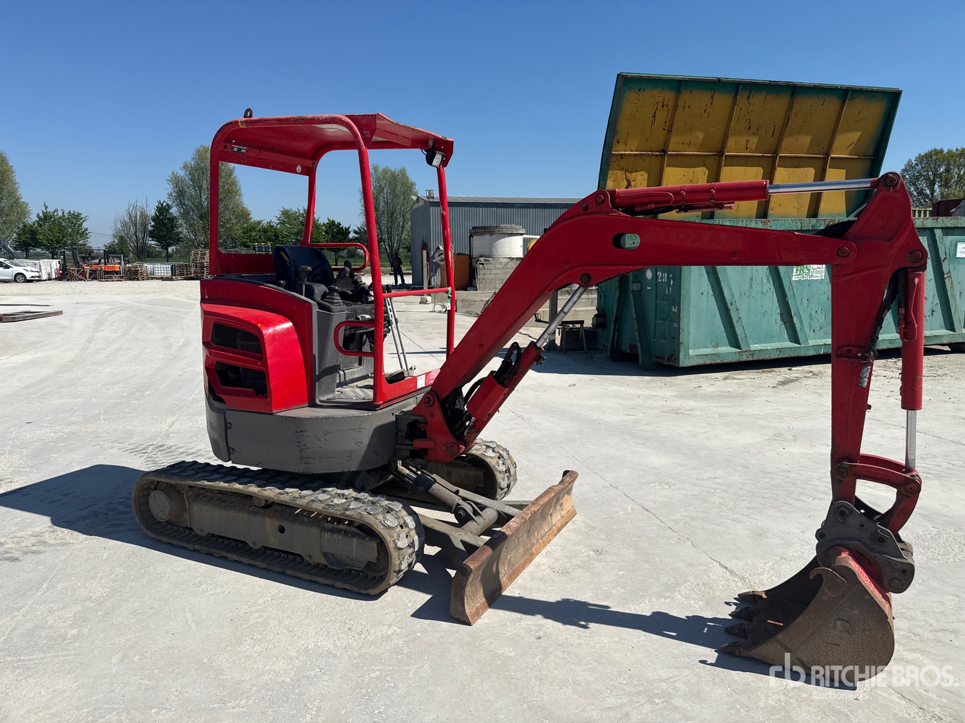 General Appearance with Picture, Right Front Corner