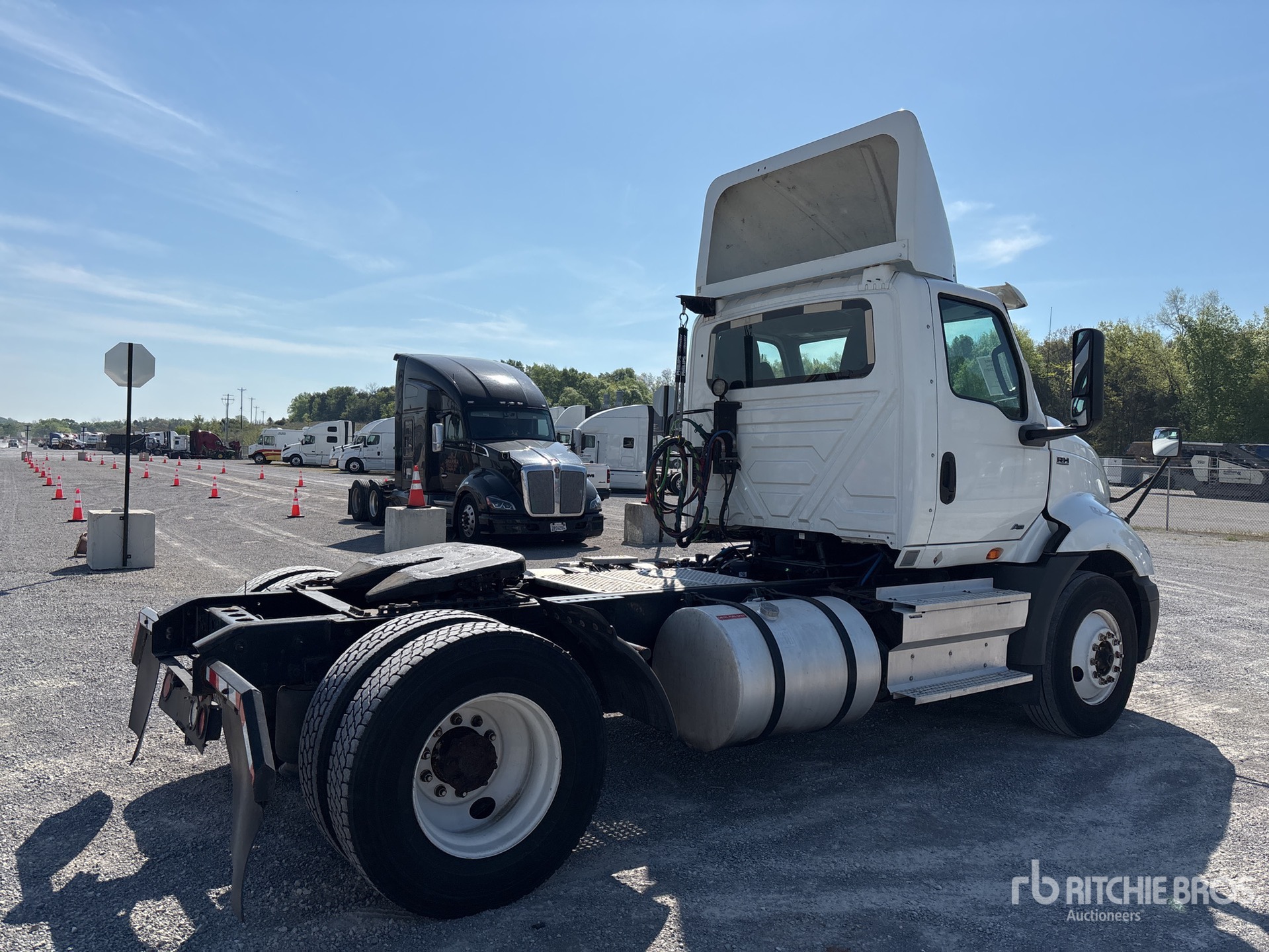 Aspect général with Image, coin arrière droit