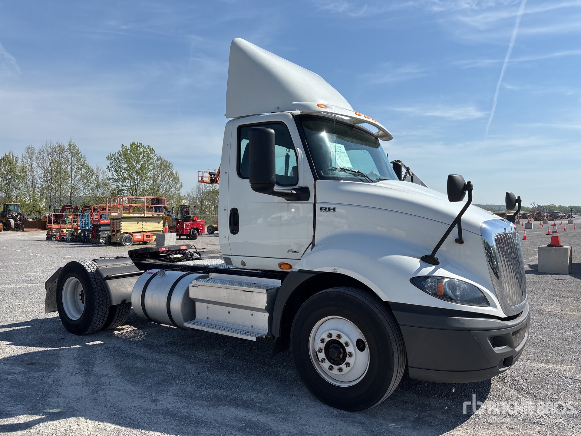 Aspect général with Image, coin avant droit