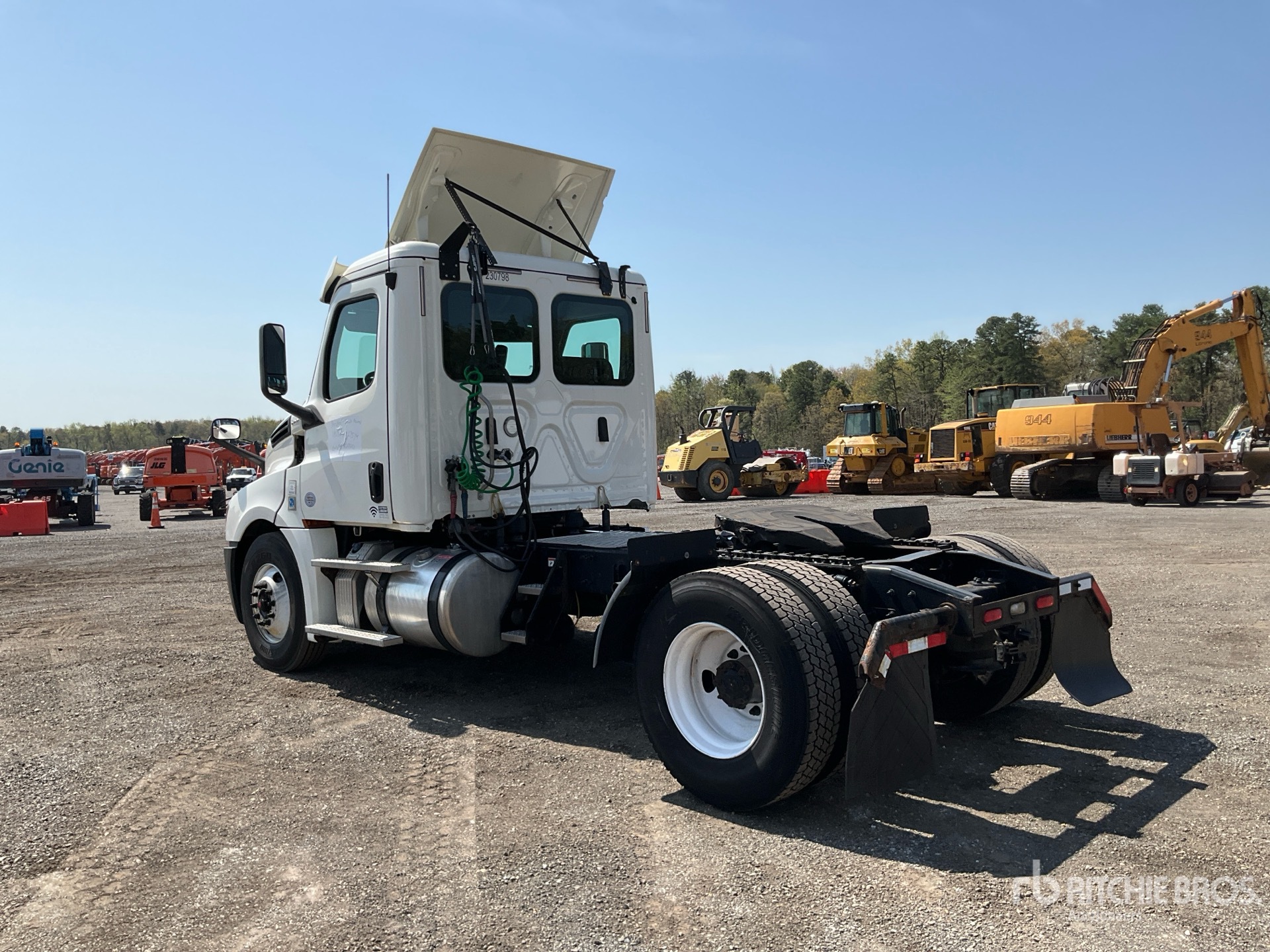 General Appearance with Bild, Ecke hinten links