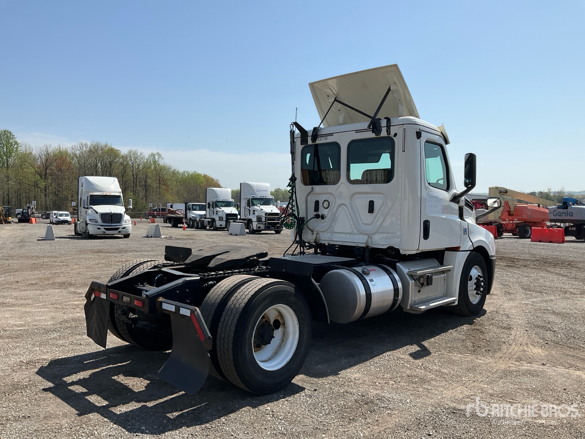 General Appearance with Bild, Ecke hinten rechts