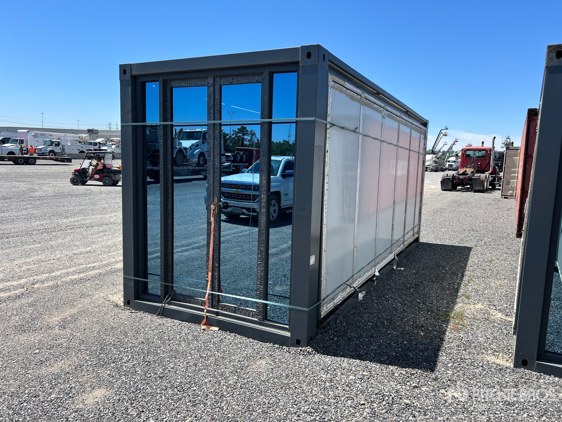 General Appearance with Foto, angolo anteriore sinistro