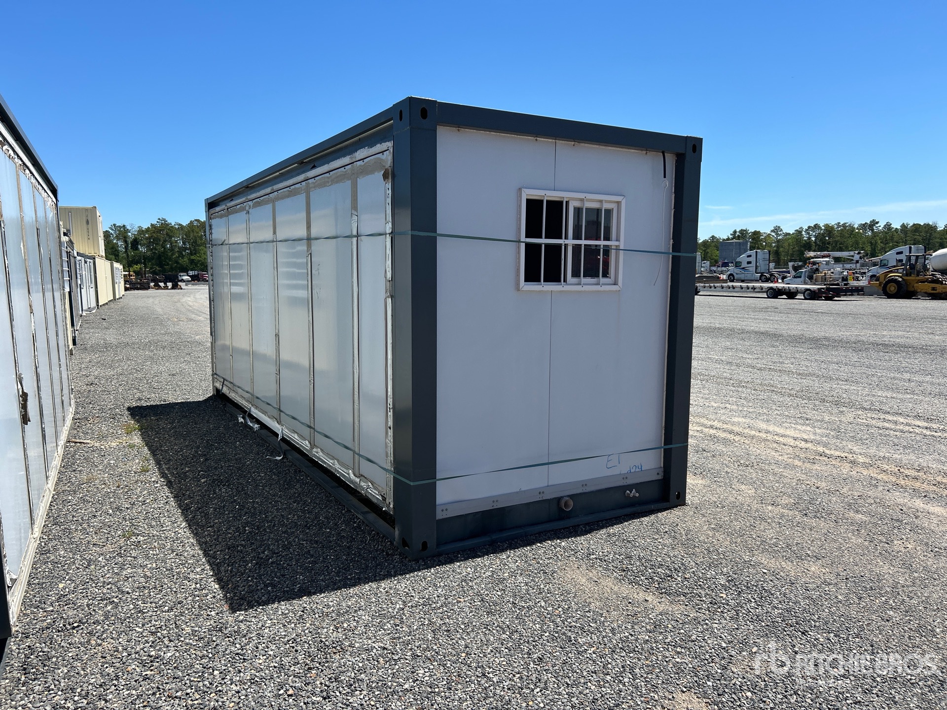 General Appearance with Foto, angolo posteriore sinistro