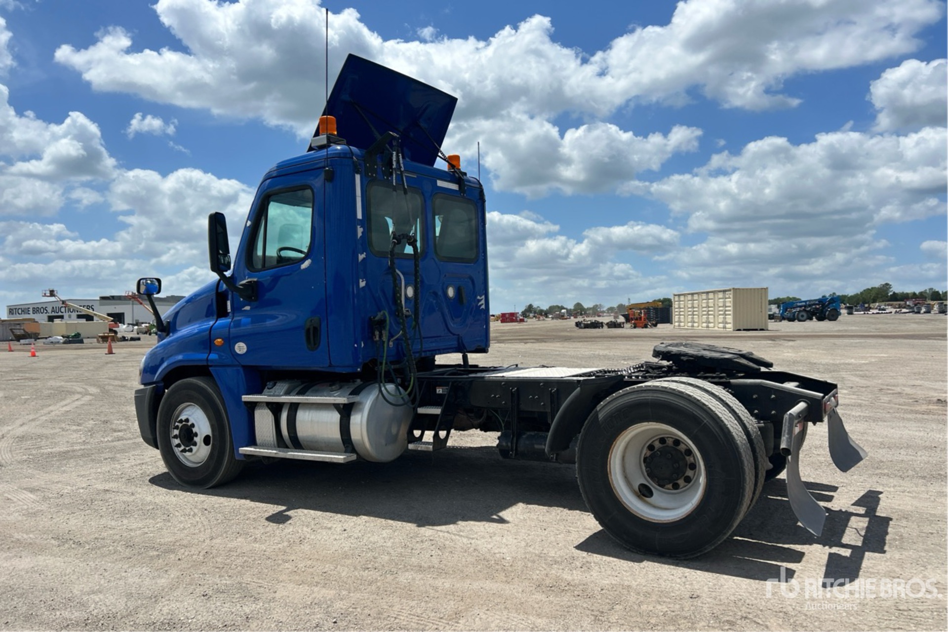 General Appearance with Bild, Ecke hinten links