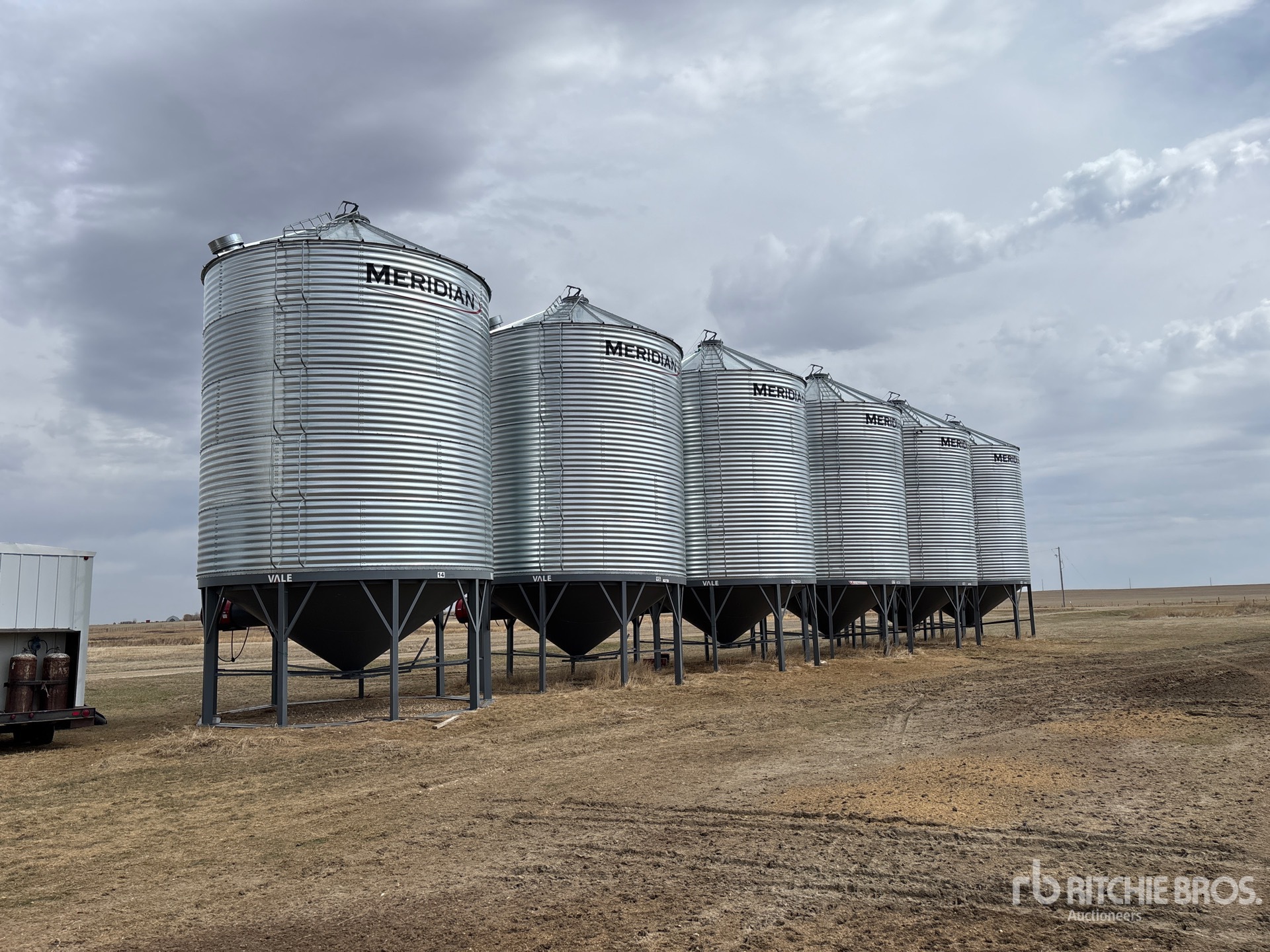 Photo of a  Meridian +/- 5000 bu Hopper