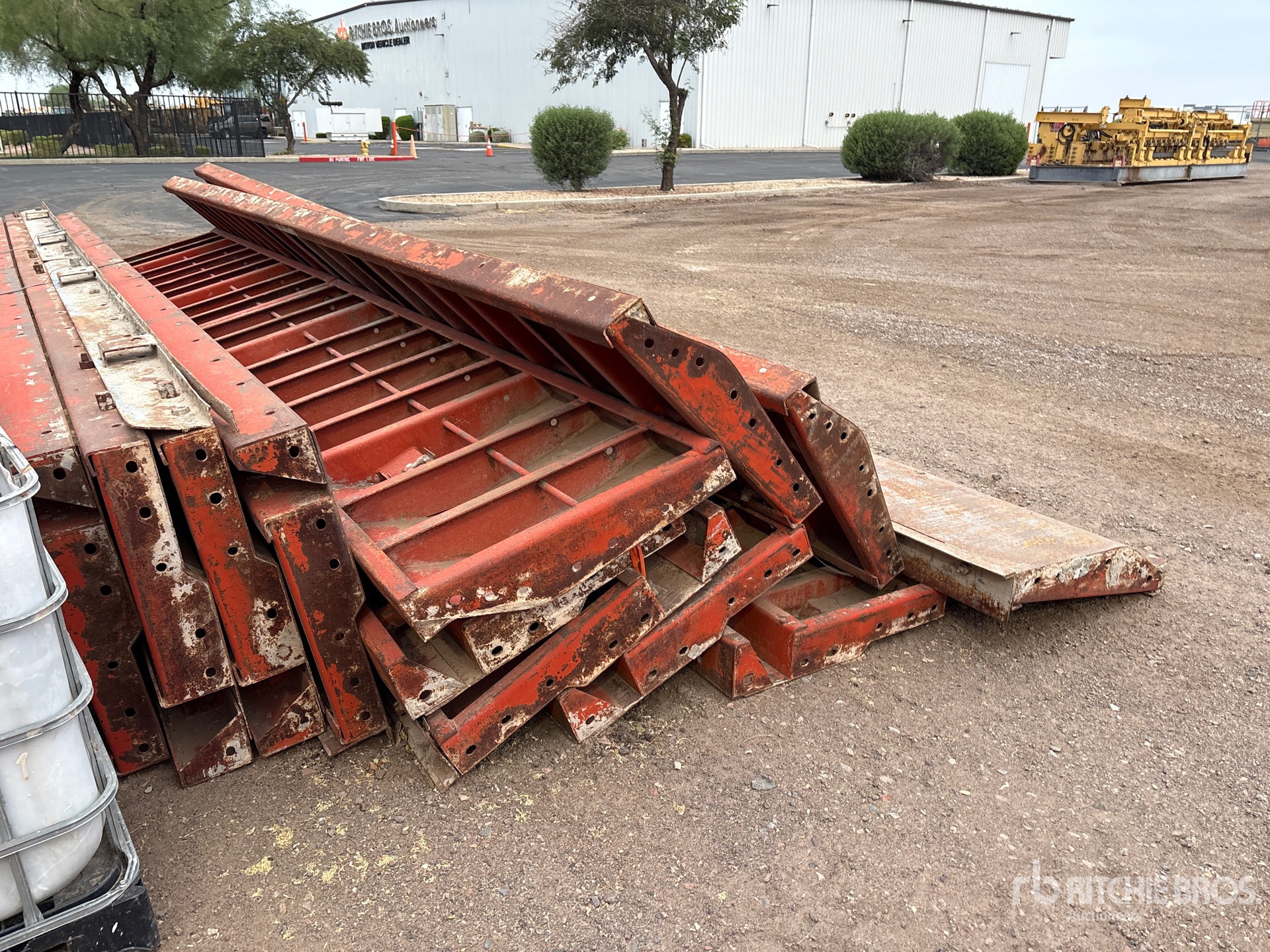 Aspect général with Image, coin arrière droit