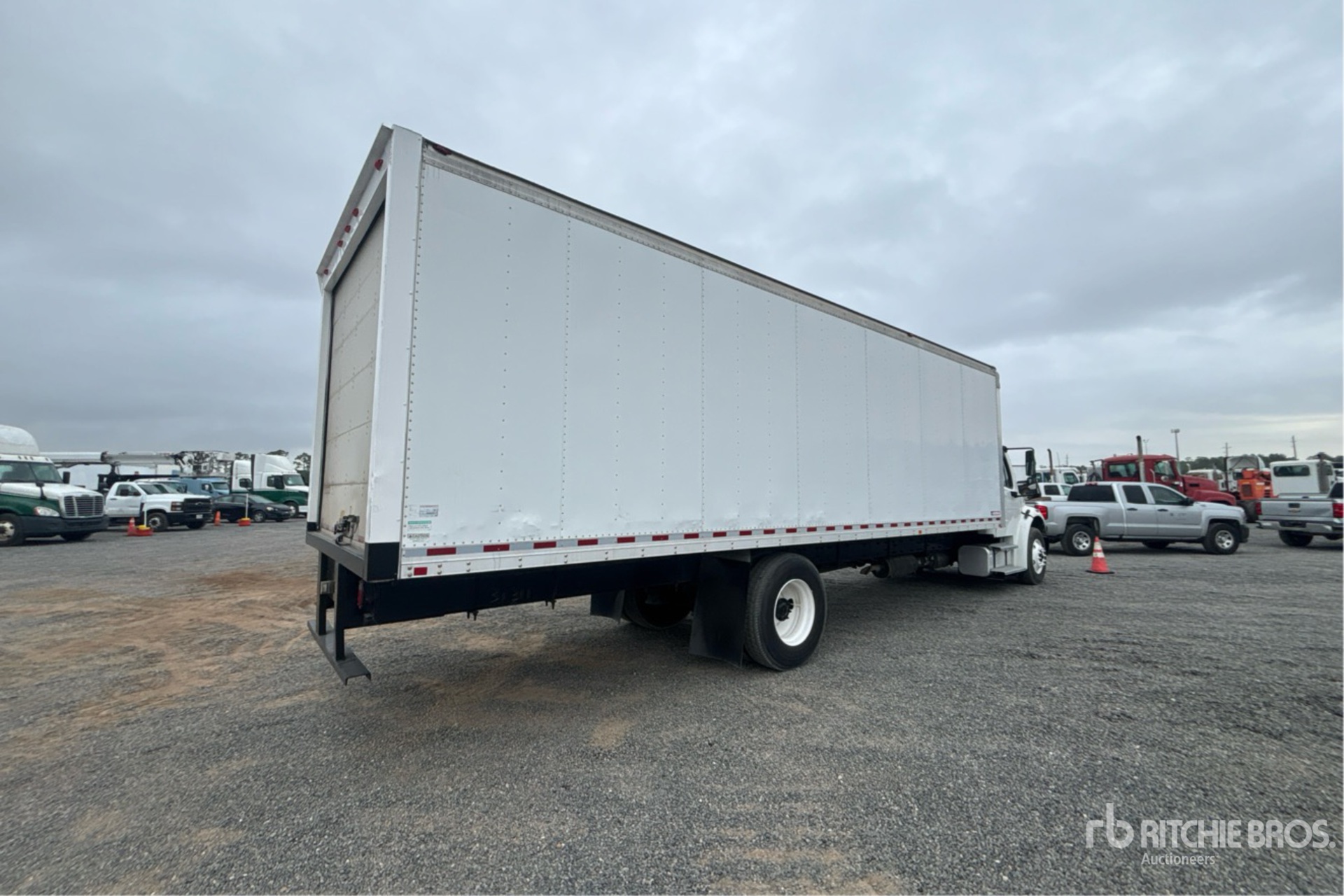 Aspect général with Image, coin arrière droit