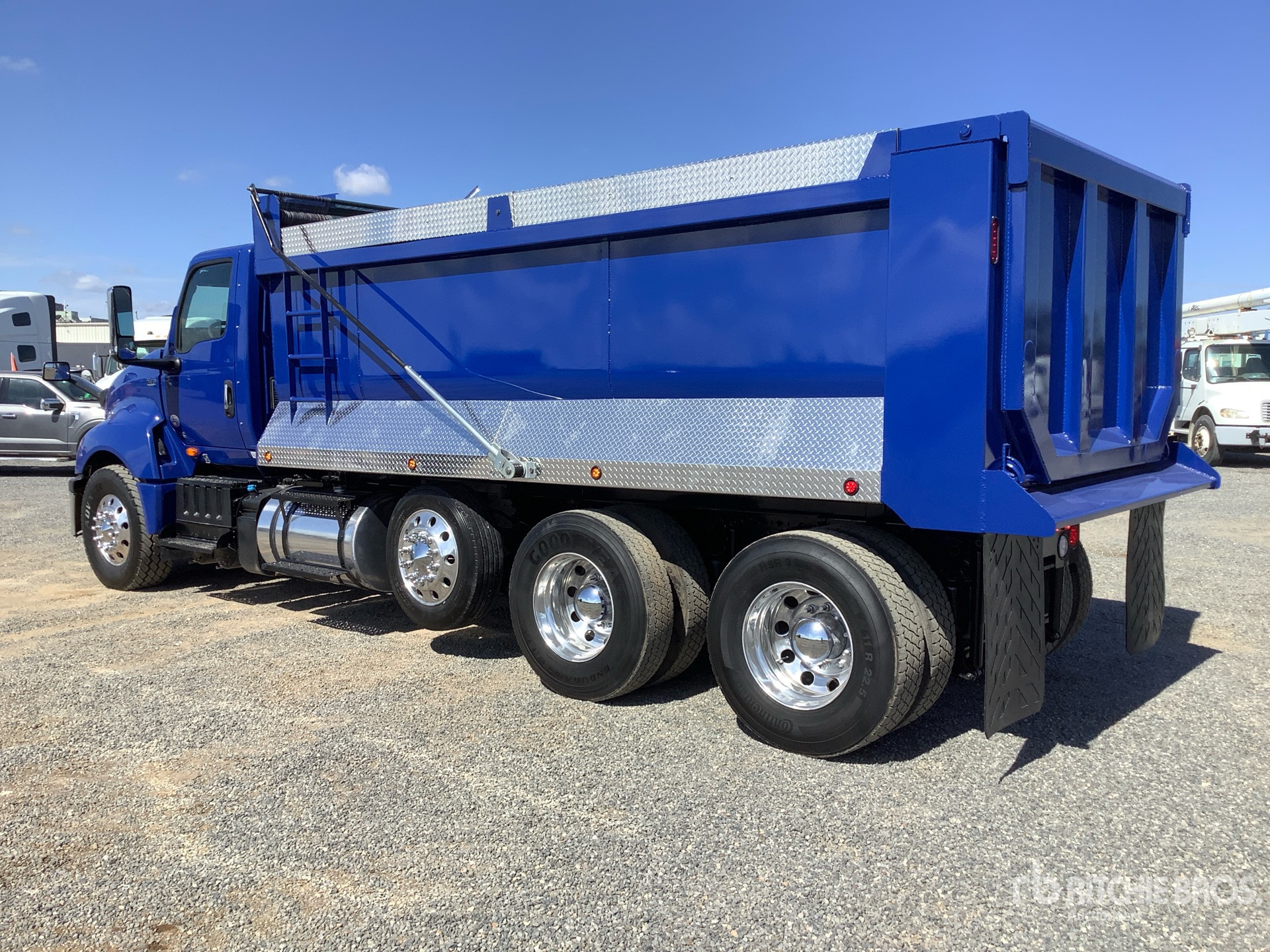 Aspect général with Image, coin arrière gauche