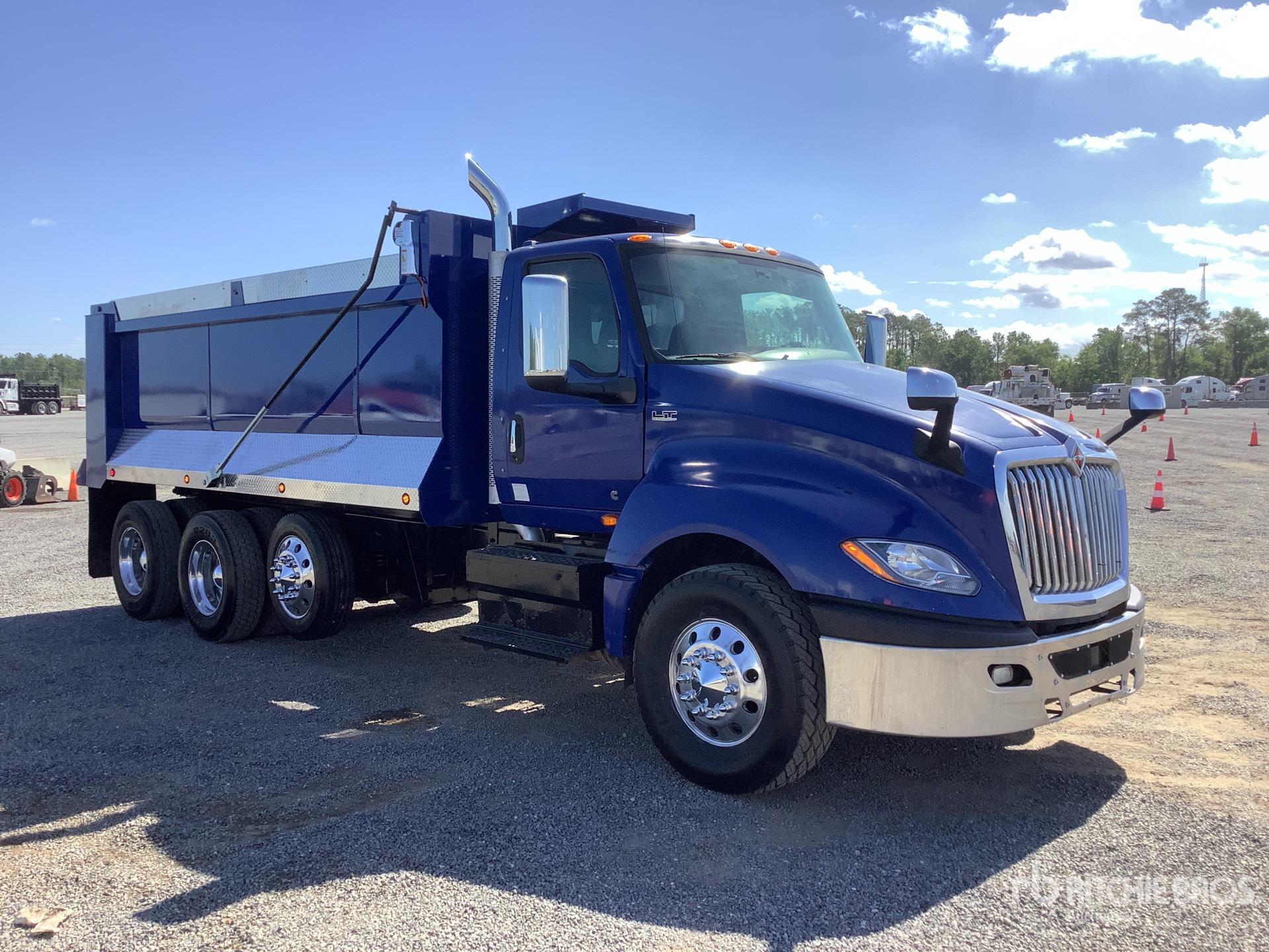 Aspect général with Image, coin avant droit