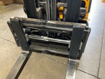 Hydraulics with Fork Positioning Cylinder (on fork carriage)
