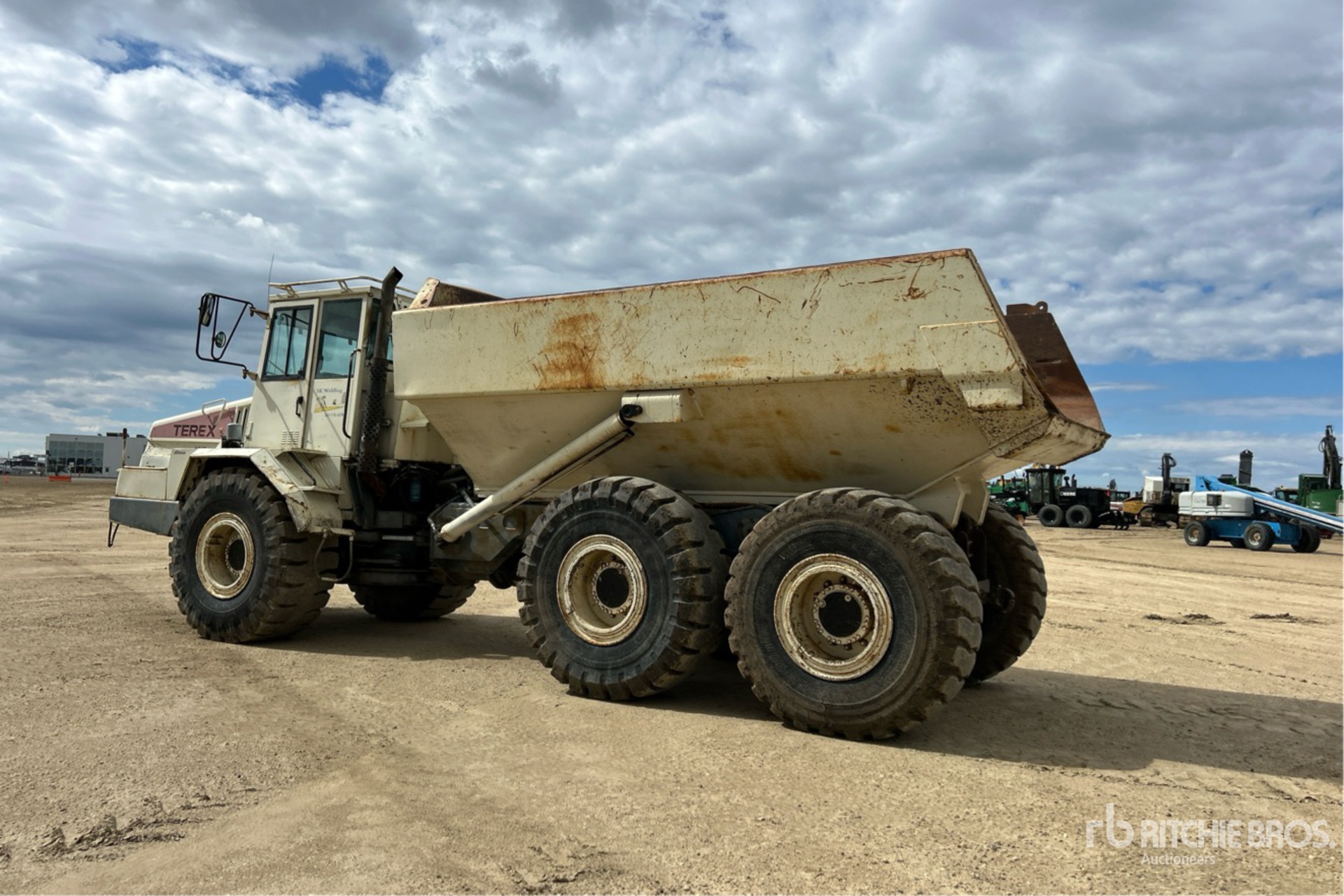 General Appearance with Picture, Left Rear Corner