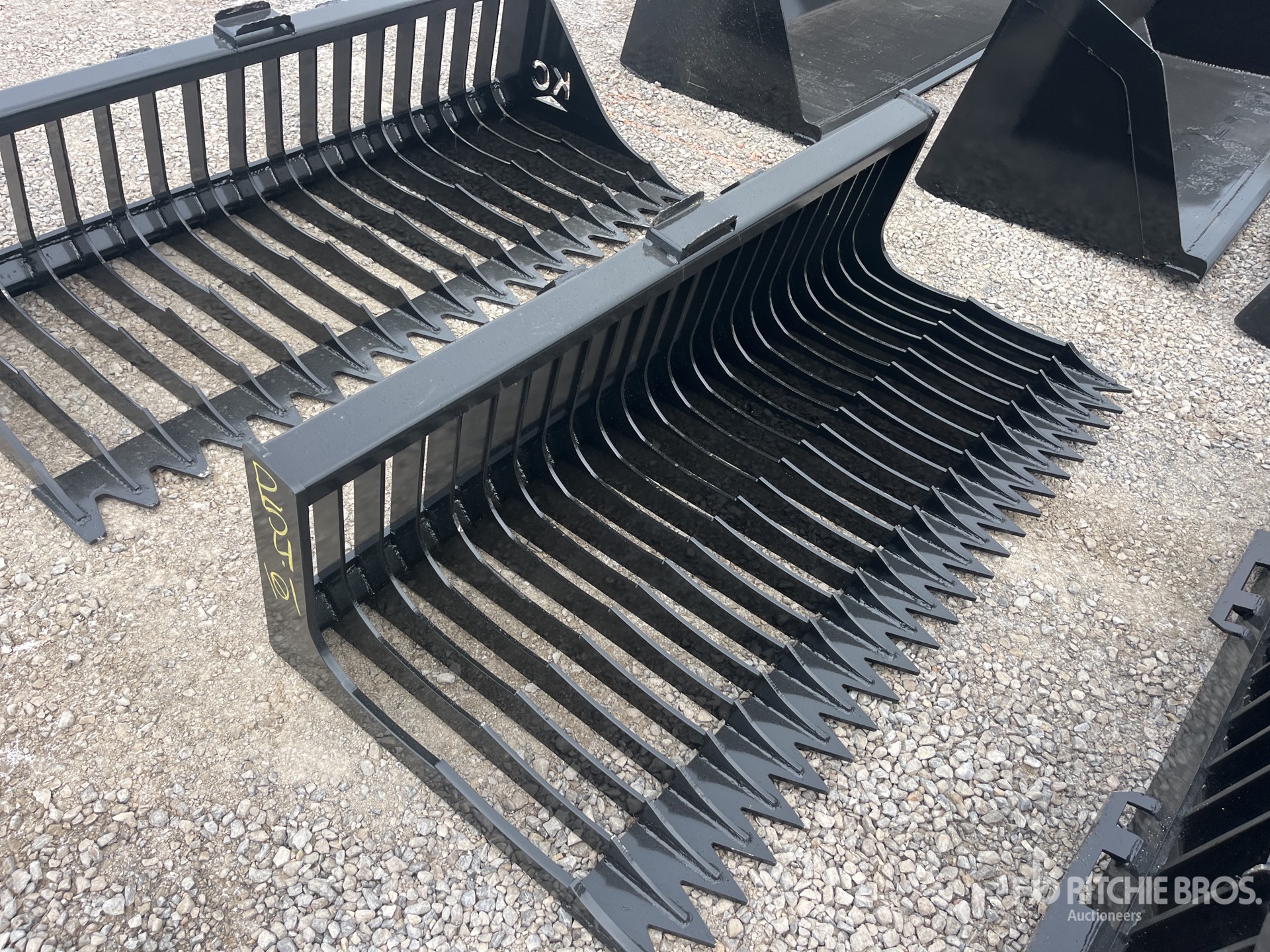 General Appearance with Bild, Ecke vorne rechts