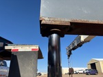 Chassis with Outrigger Cylinders