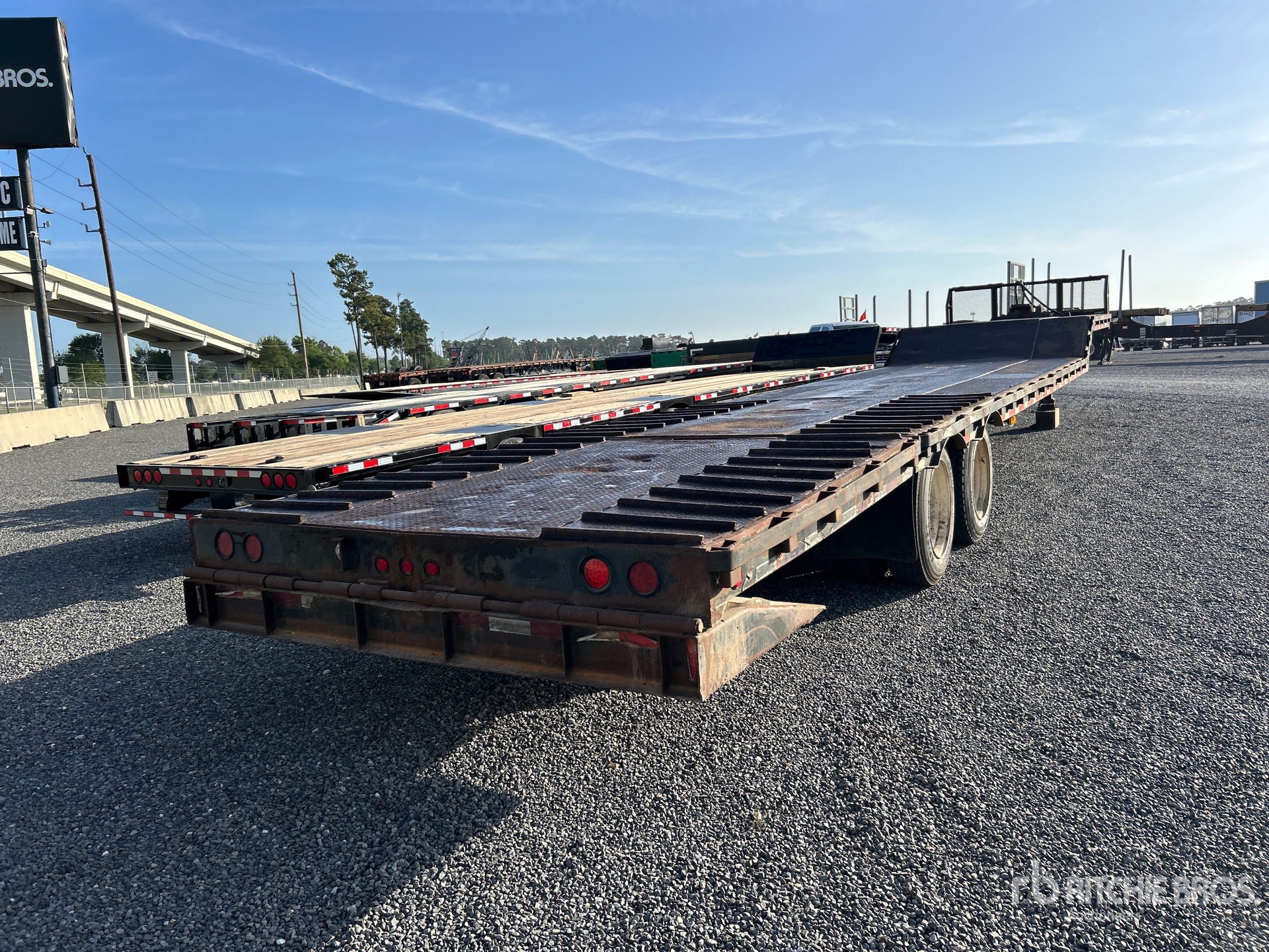 General Appearance with Foto, angolo anteriore sinistro