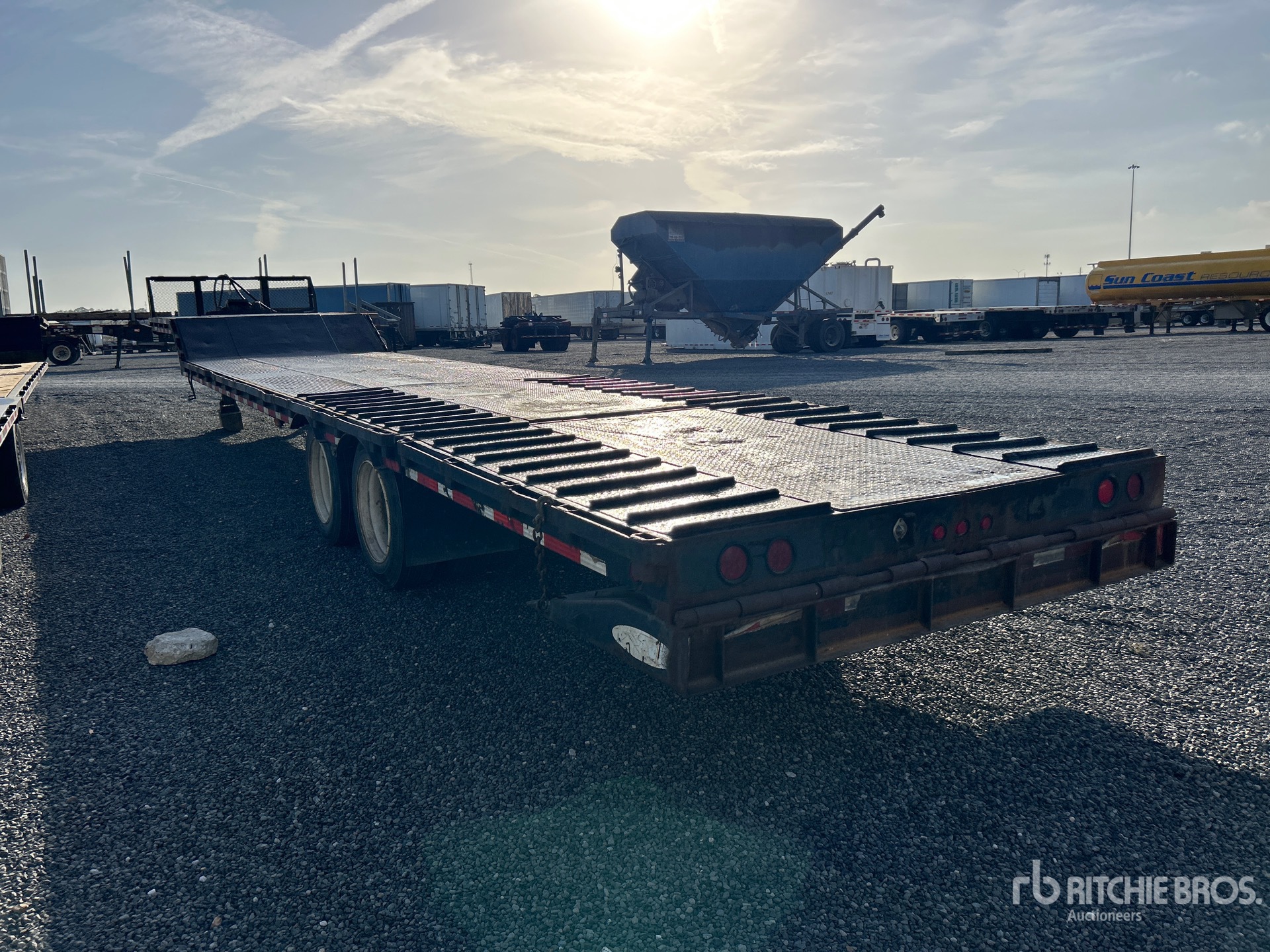 General Appearance with Foto, angolo posteriore sinistro