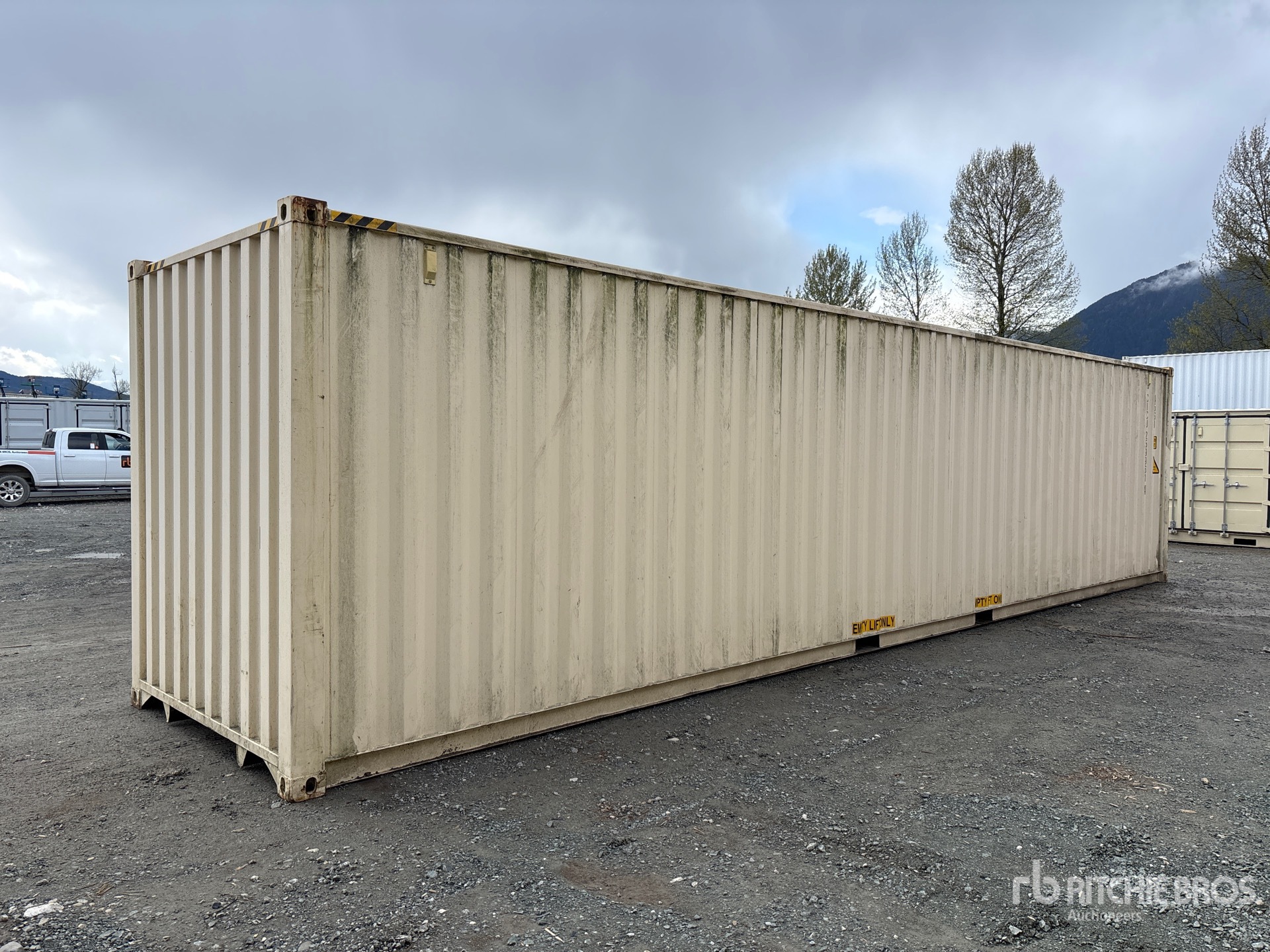 Aspect général with Image, coin arrière droit