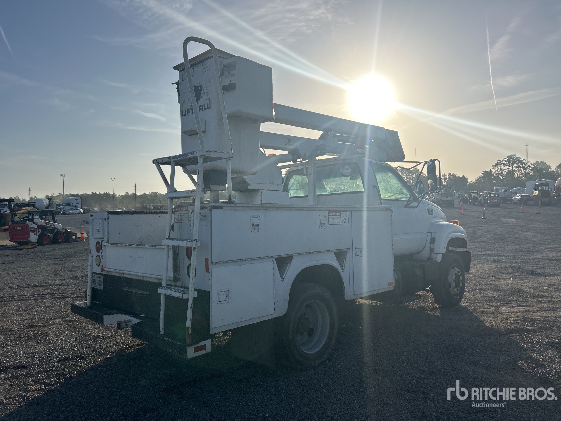 Aspect général with Image, coin arrière droit