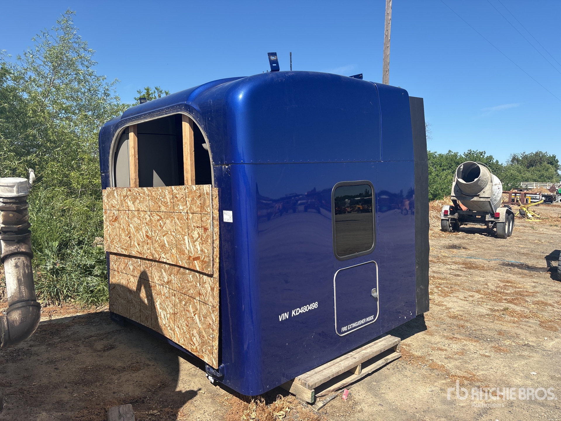 General Appearance with Picture, Left Front Corner