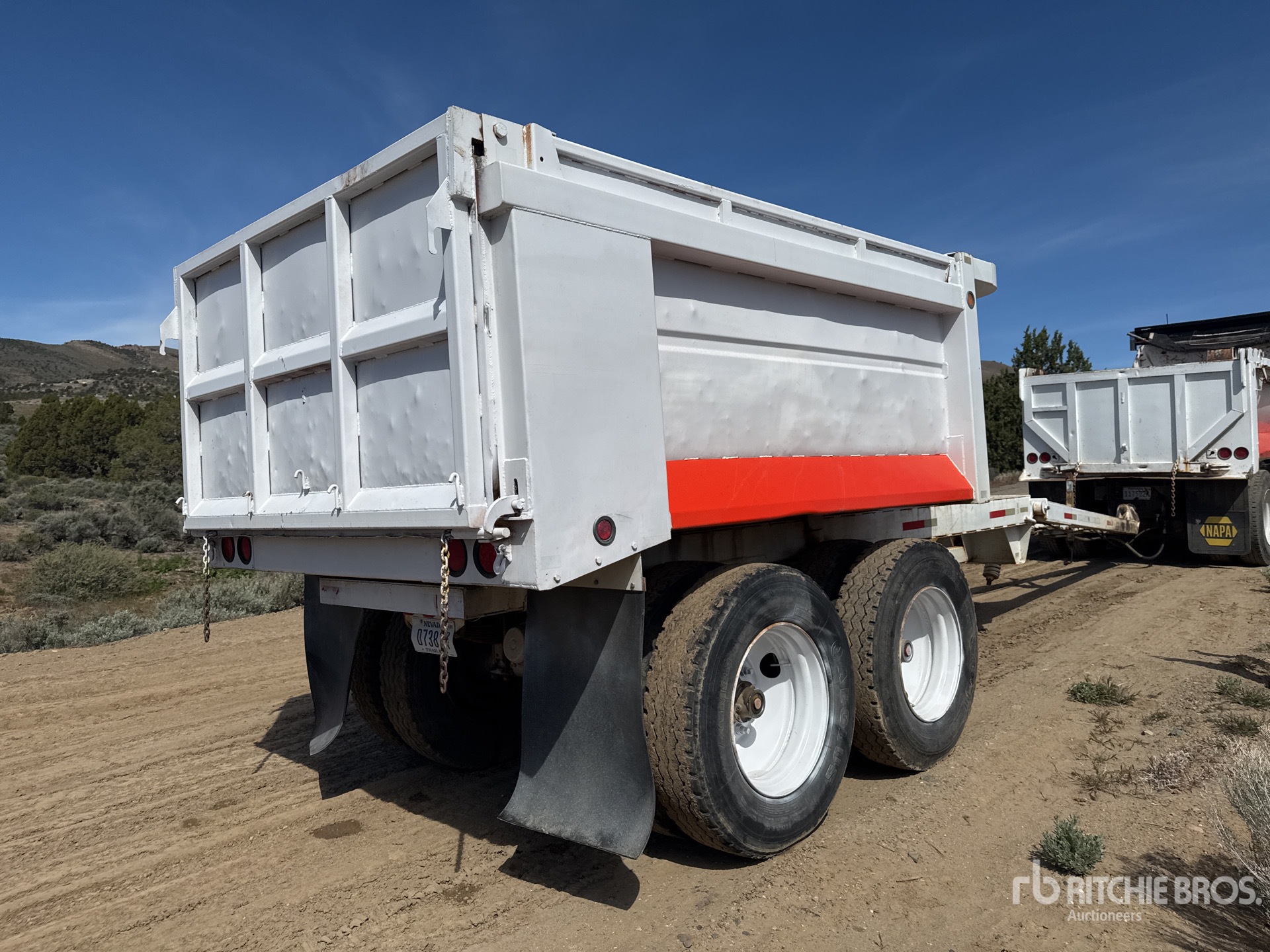 Aspect général with Image, coin arrière droit