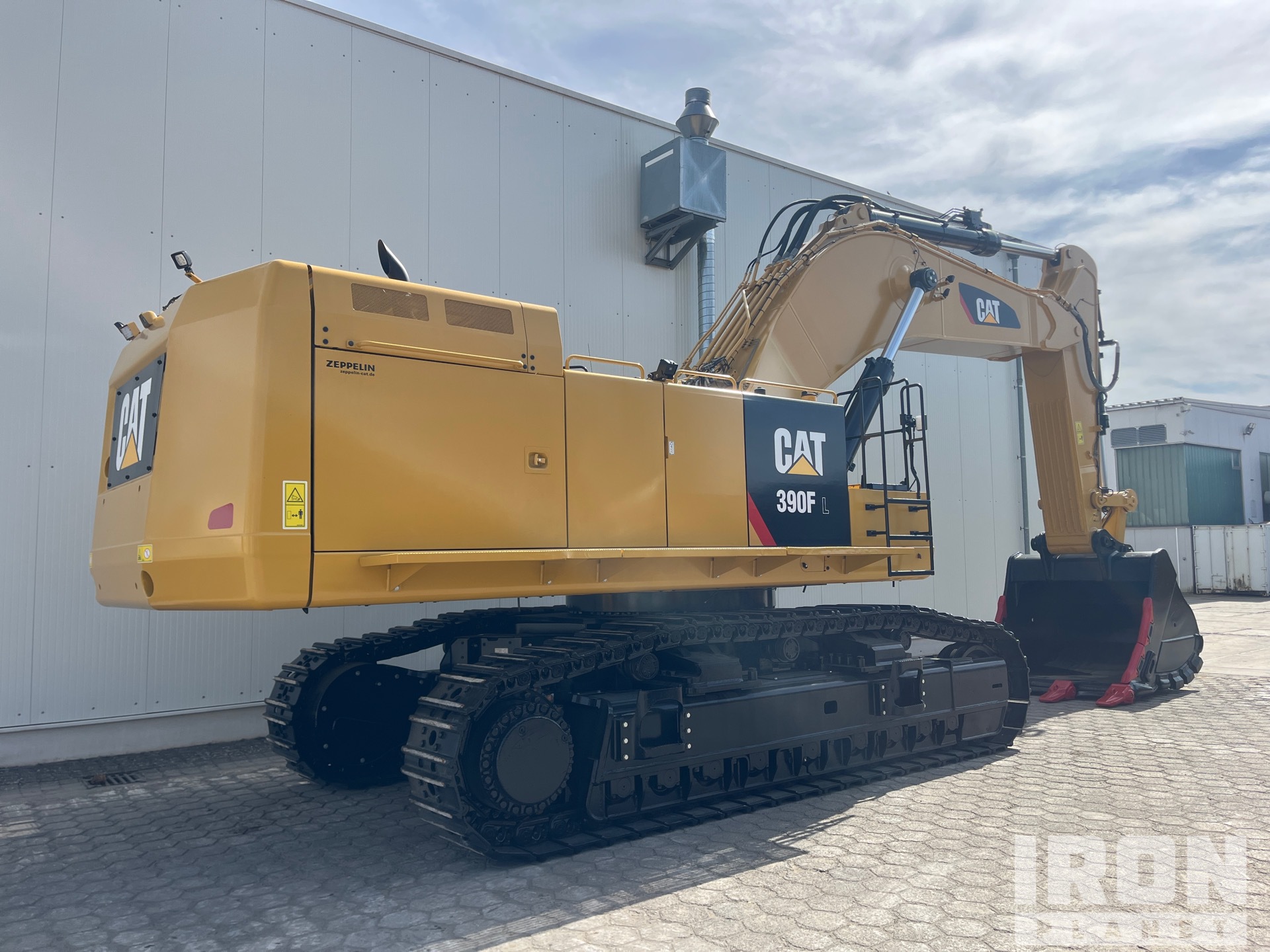 Aspect général with Image, coin arrière droit