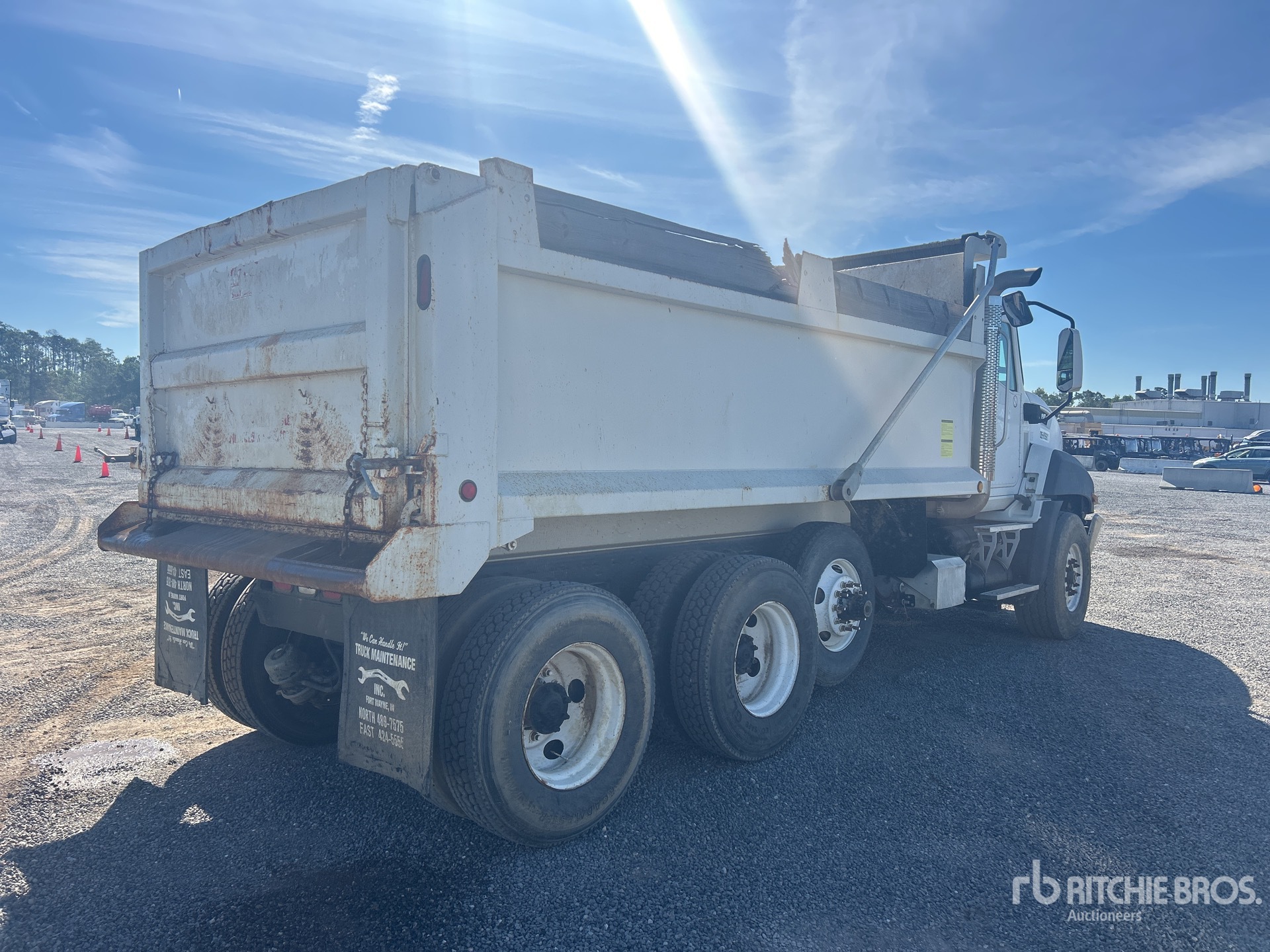 General Appearance with Imagen: esquina trasera derecha