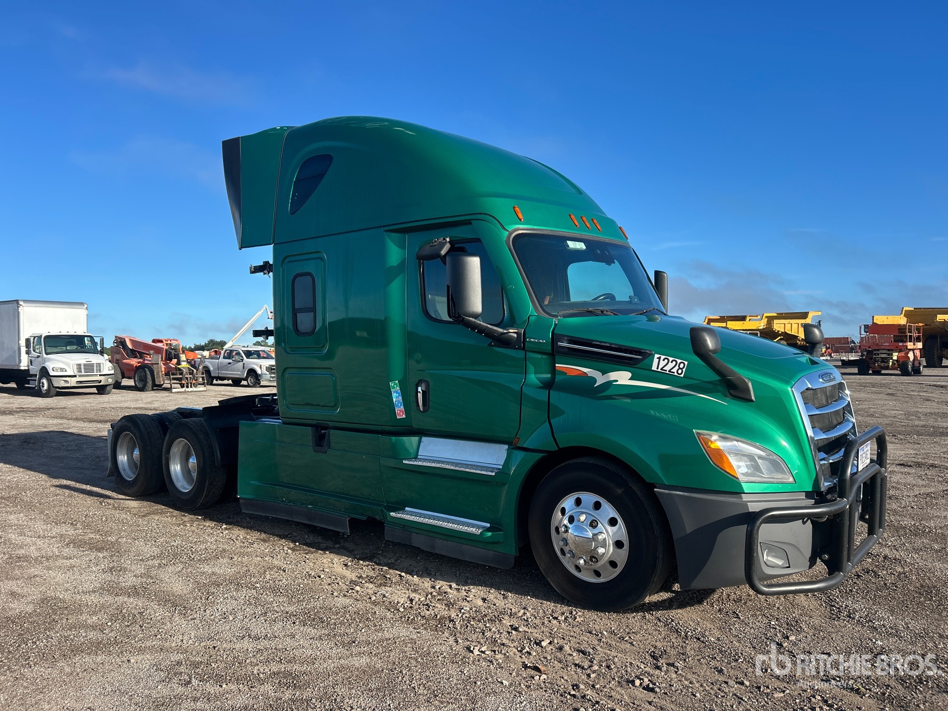 2021 Freightliner CASCADIA 126