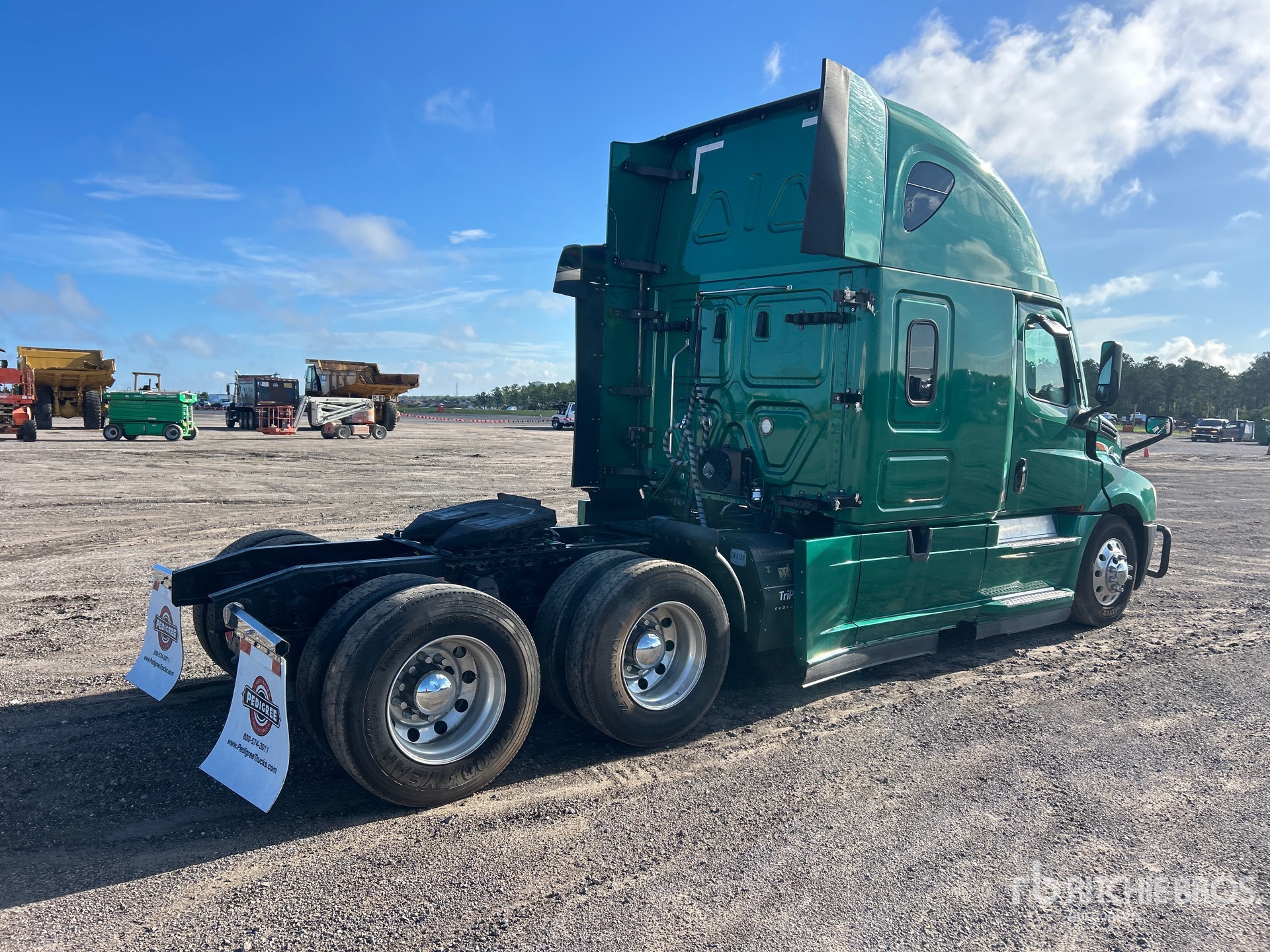 2021 Freightliner CASCADIA 126