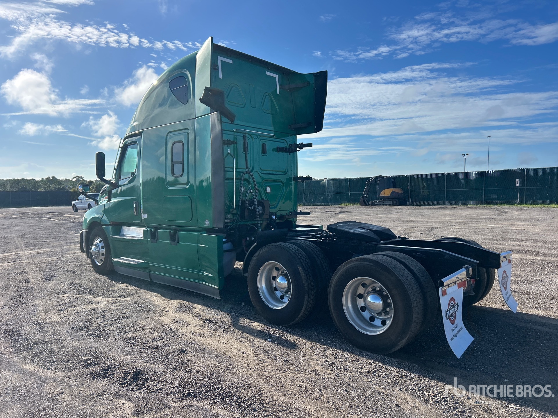 2021 Freightliner CASCADIA 126