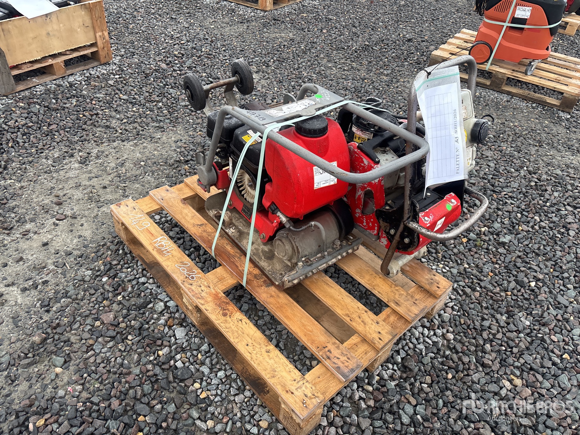 General Appearance with Picture, Right Front Corner