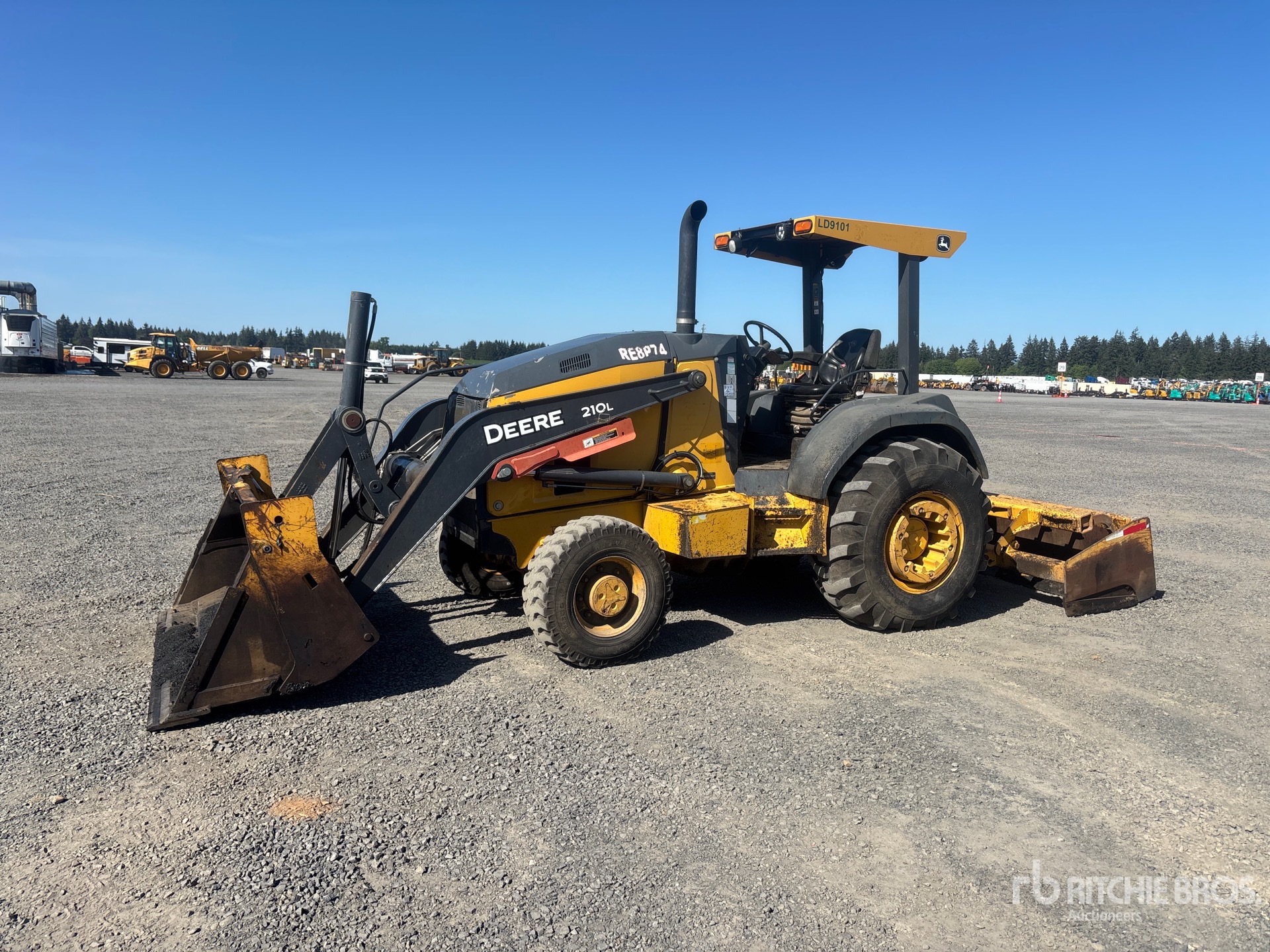 Photo of a 2015 John Deere 210L