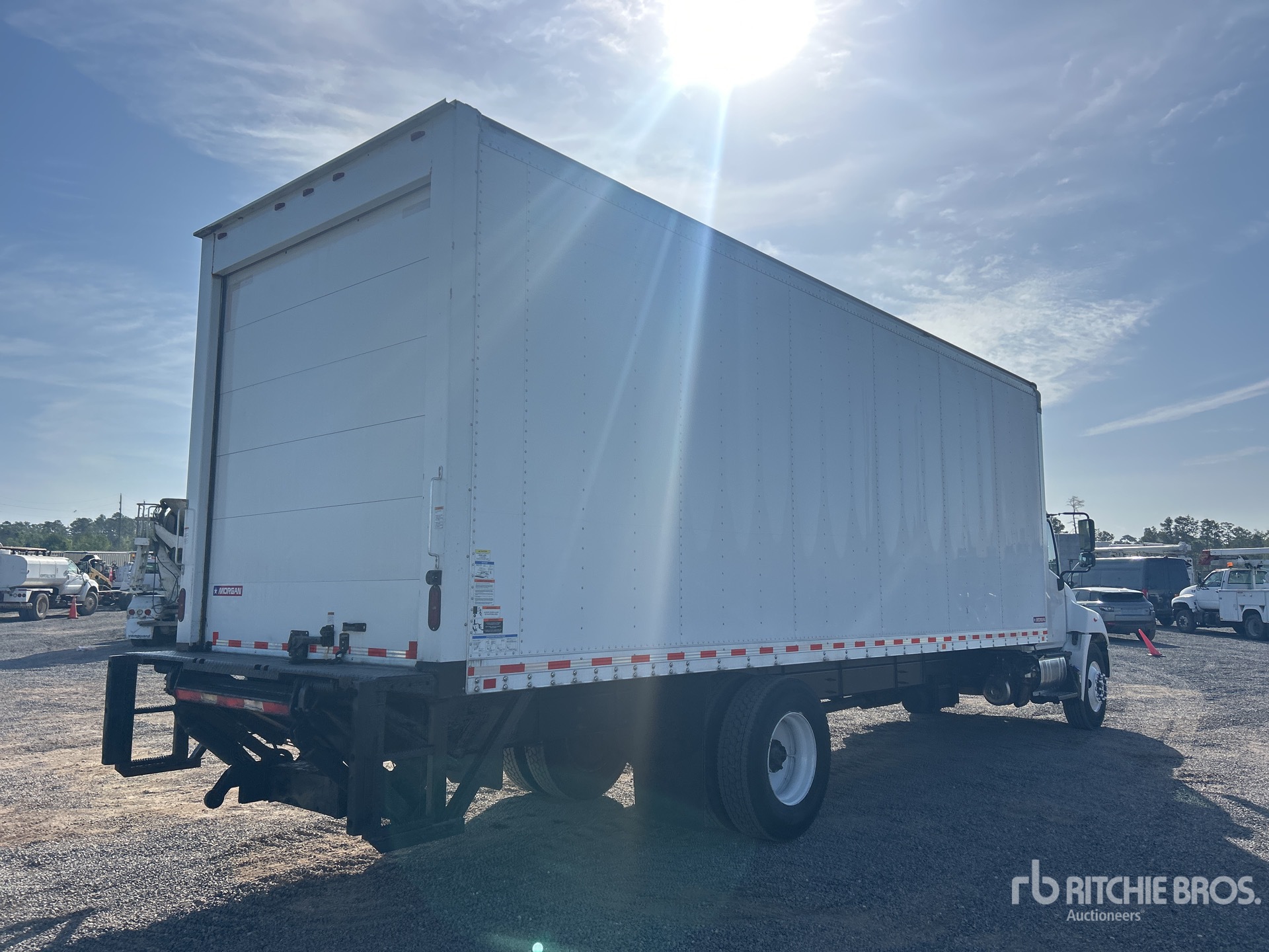 General Appearance with Foto, angolo anteriore sinistro