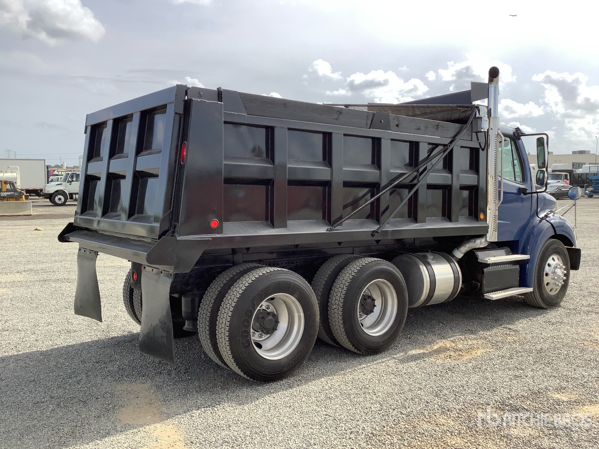 General Appearance with Imagen: esquina trasera derecha