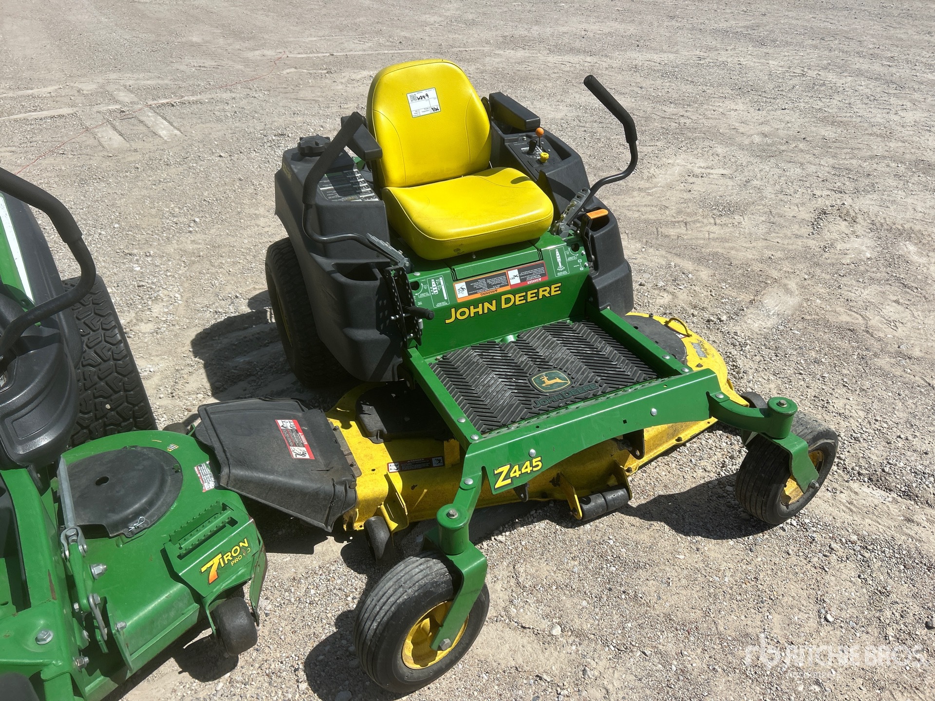 General Appearance with Bild, Ecke vorne rechts