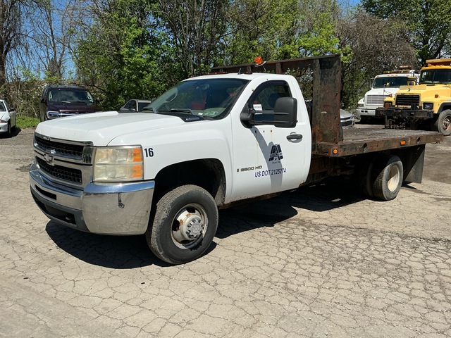 2007 Chevrolet Silverado 3500HD 4x2 Flatbed Truck