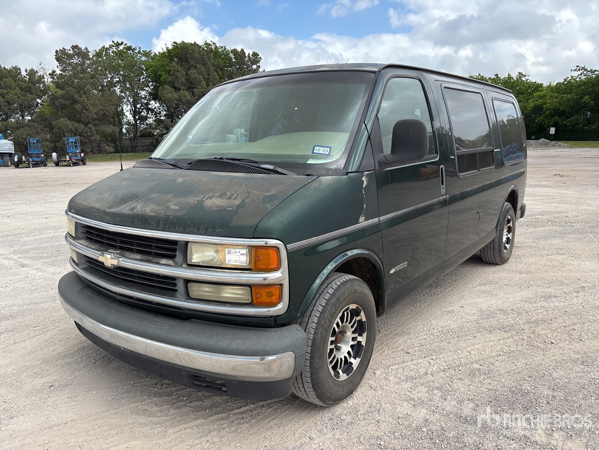 General Appearance with Picture, Left Front Corner