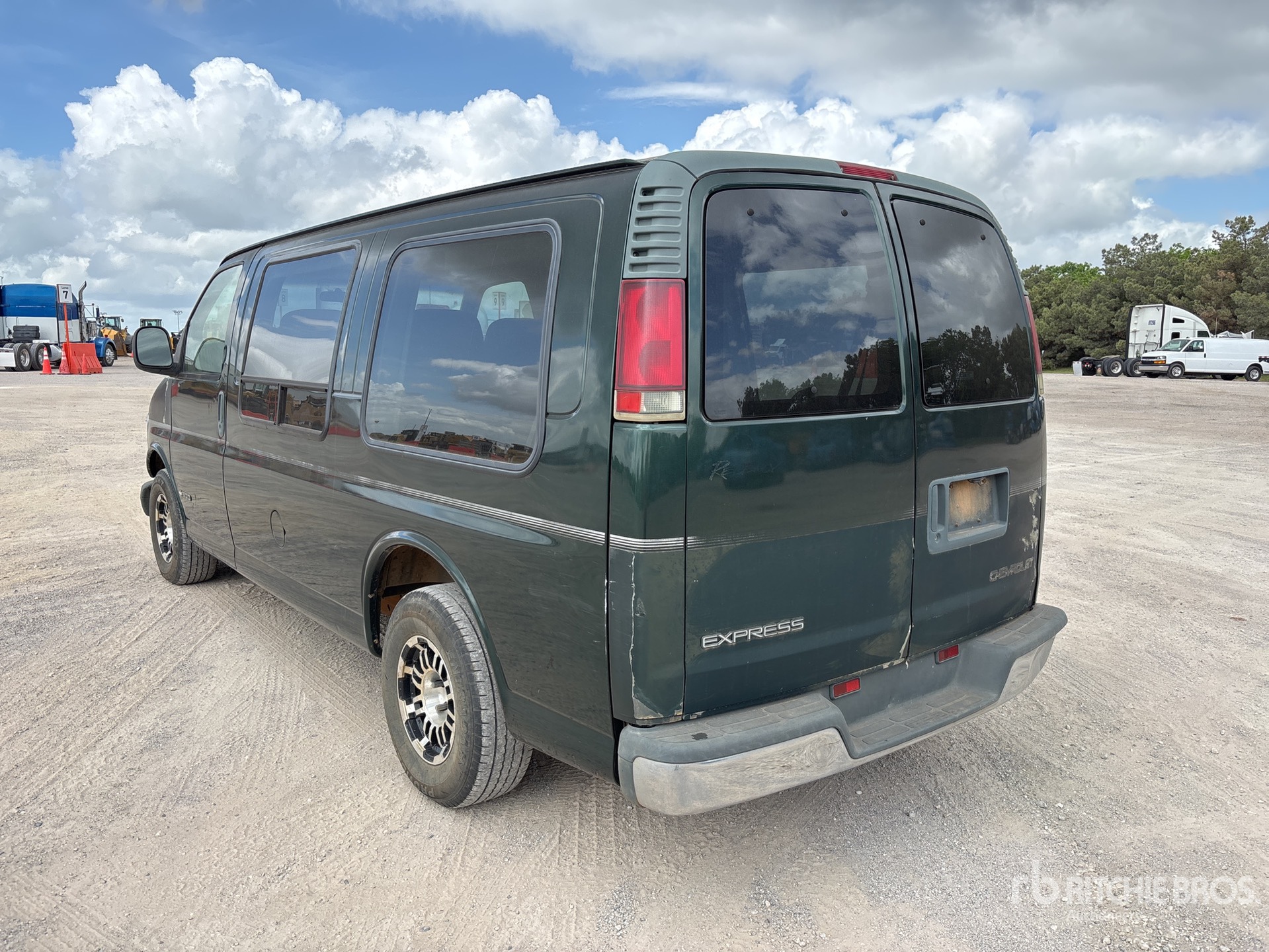 General Appearance with Picture, Left Rear Corner