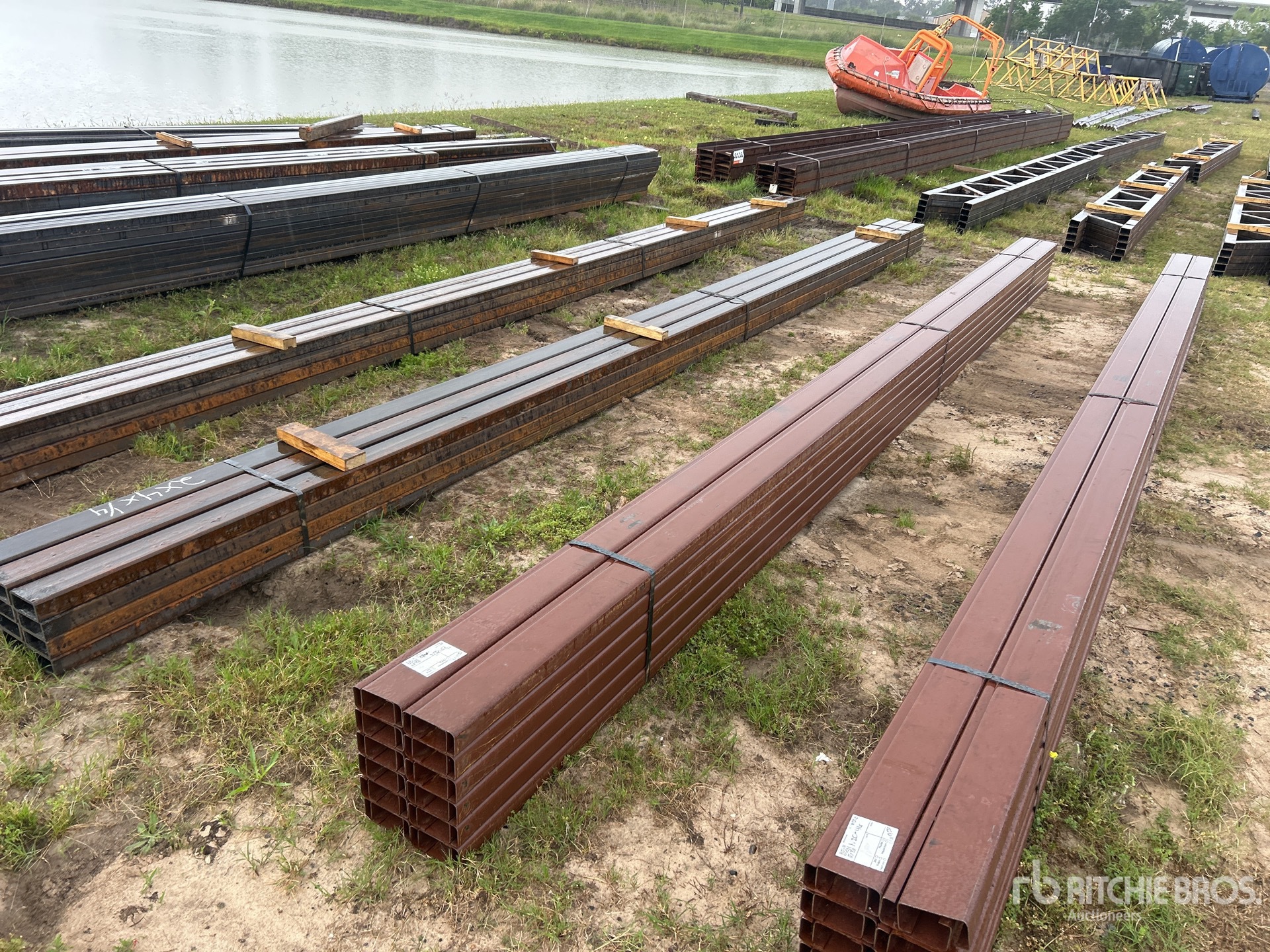 General Appearance with Bild, Ecke vorne links