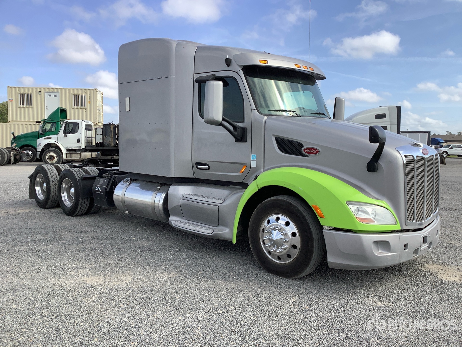 General Appearance with Foto, angolo anteriore destro