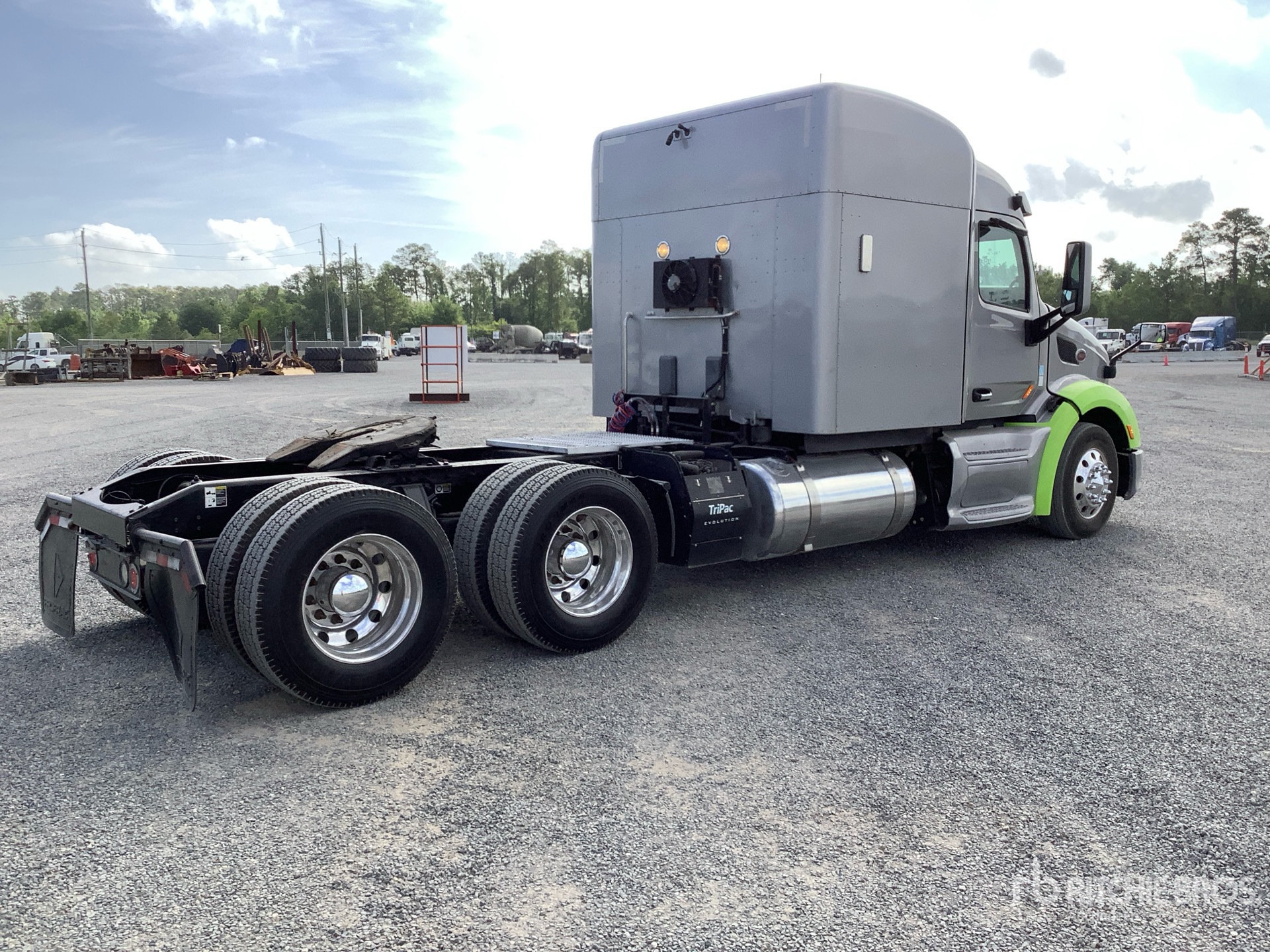 General Appearance with Foto, angolo anteriore sinistro