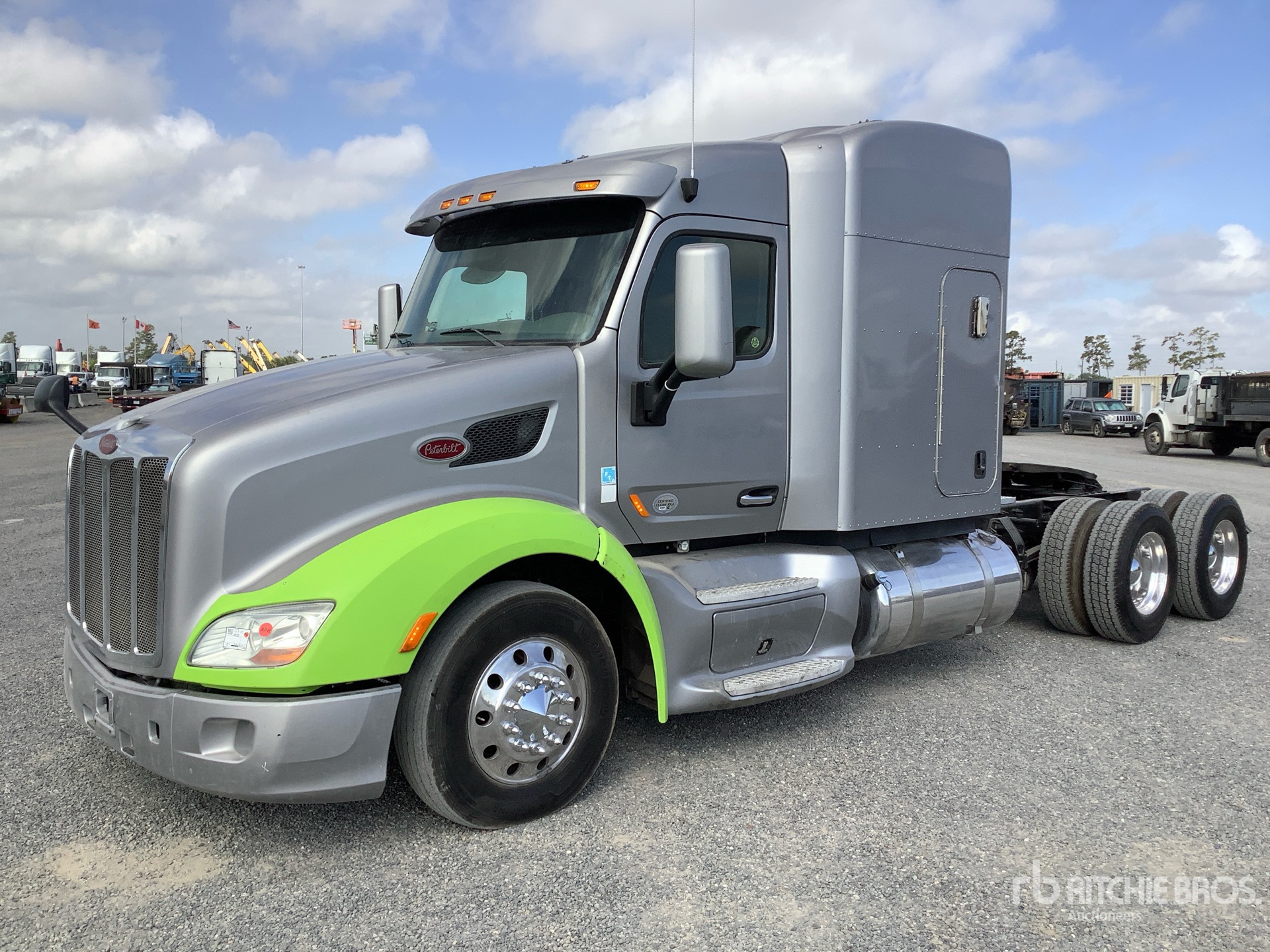 General Appearance with Foto, angolo anteriore sinistro