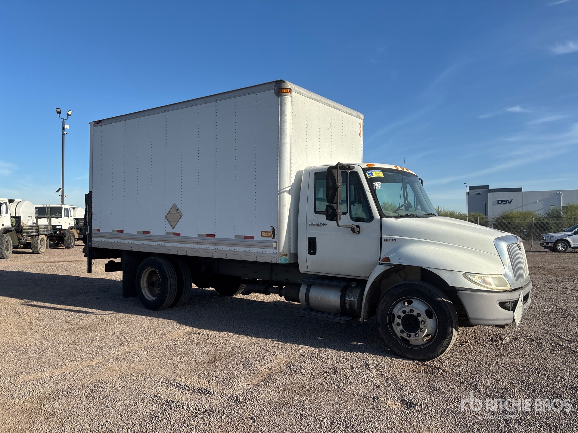 Aspect général with Image, coin avant droit